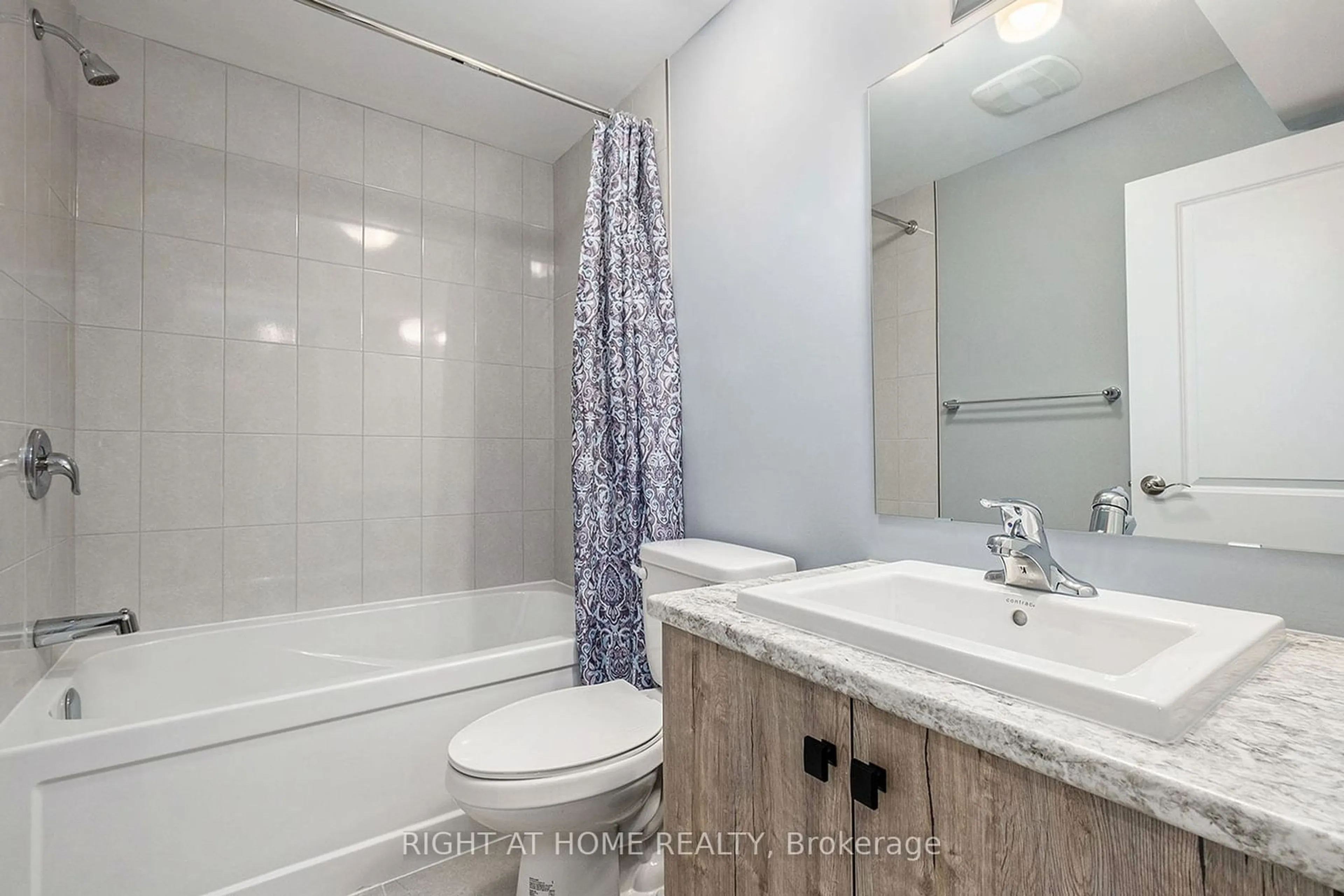 Standard bathroom, ceramic/tile floor for 676 Fisher St, North Grenville Ontario K0G 1J0