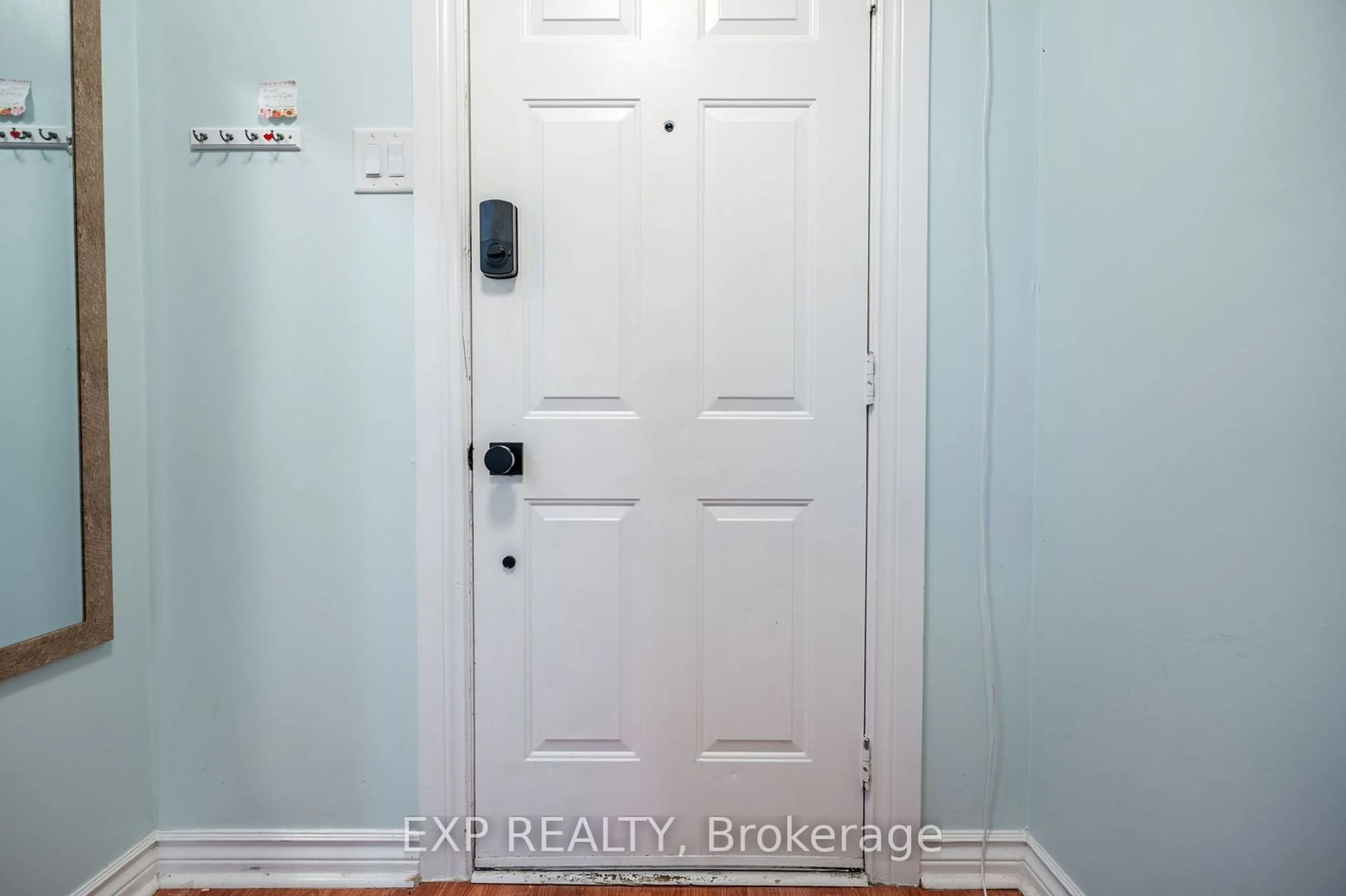 Indoor entryway for 72 Harrison Ave, Hamilton Ontario L8H 3A1