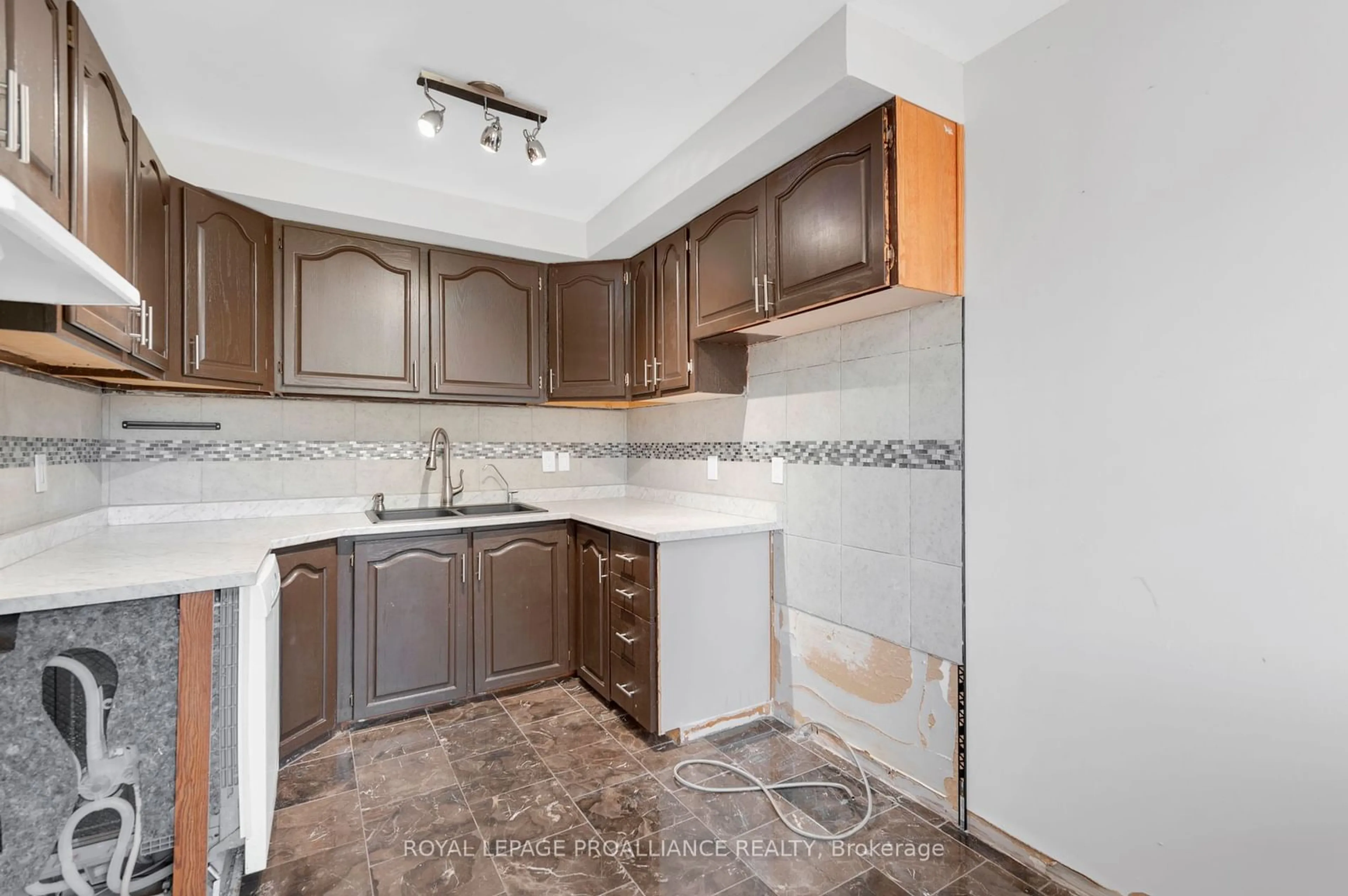 Standard kitchen, ceramic/tile floor for 25 Tracey Park Dr #77, Belleville Ontario K8P 4R4