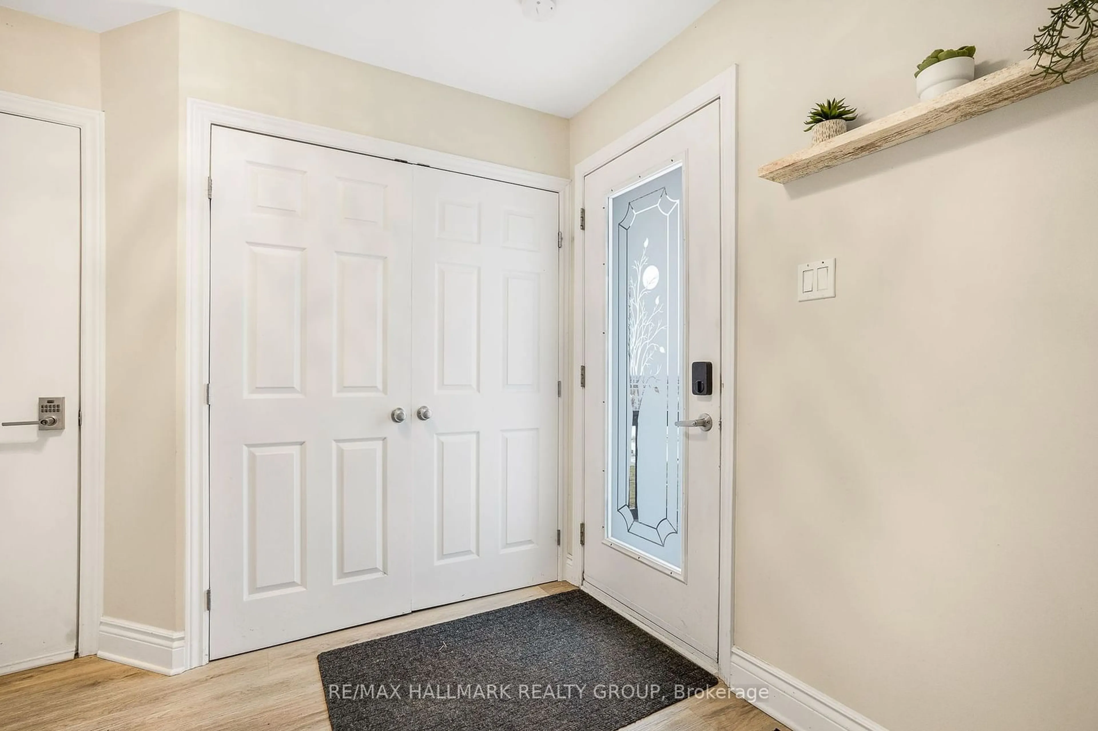 Indoor entryway for 2631 COUNTY ROAD 17 Rd, Champlain Ontario K0B 1K0