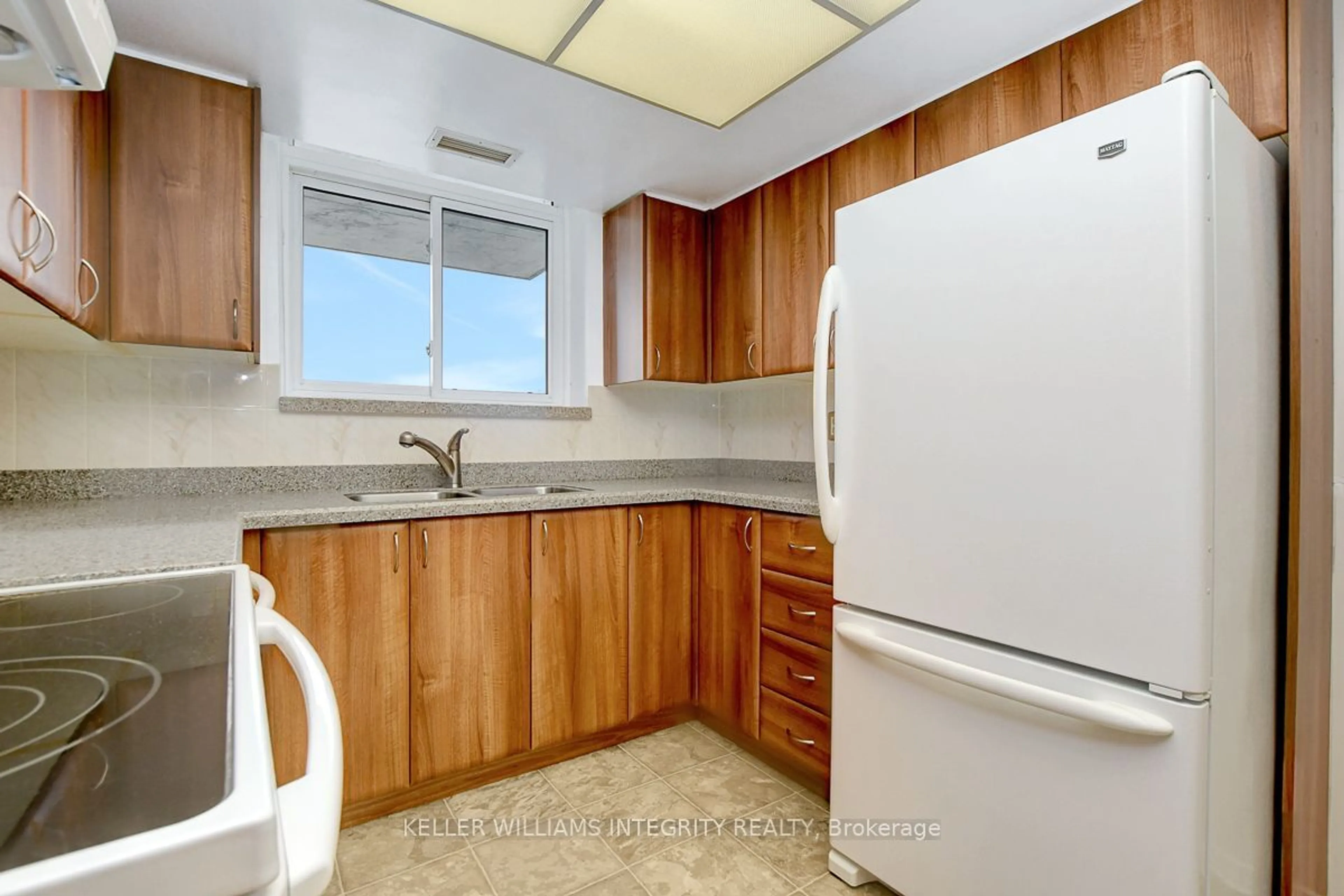 Standard kitchen, unknown for 1705 Playfair Dr #707, Alta Vista and Area Ontario K1H 8P6