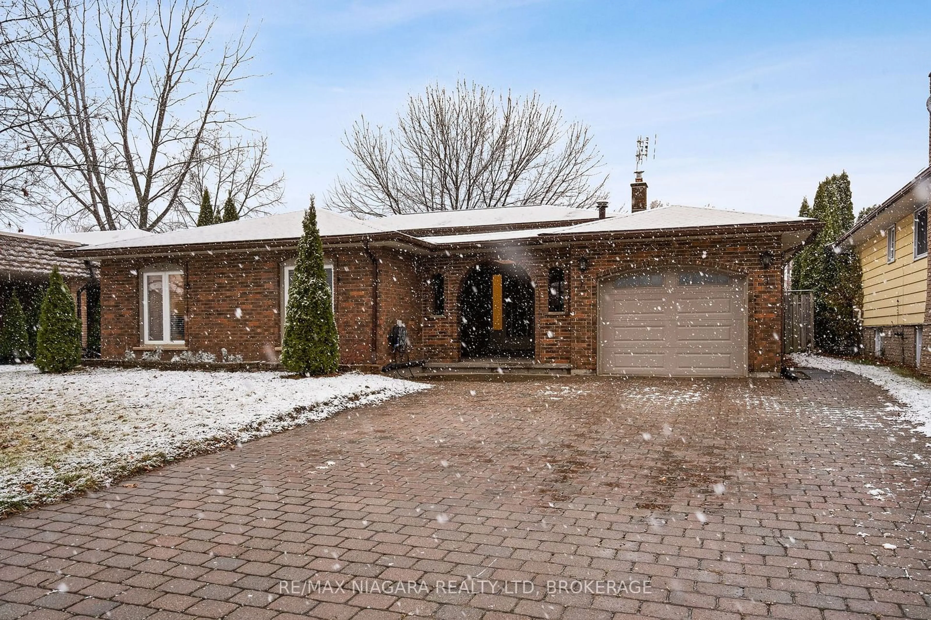 Home with brick exterior material, street for 7315 Mountjoy Crt, Niagara Falls Ontario L2J 3T1