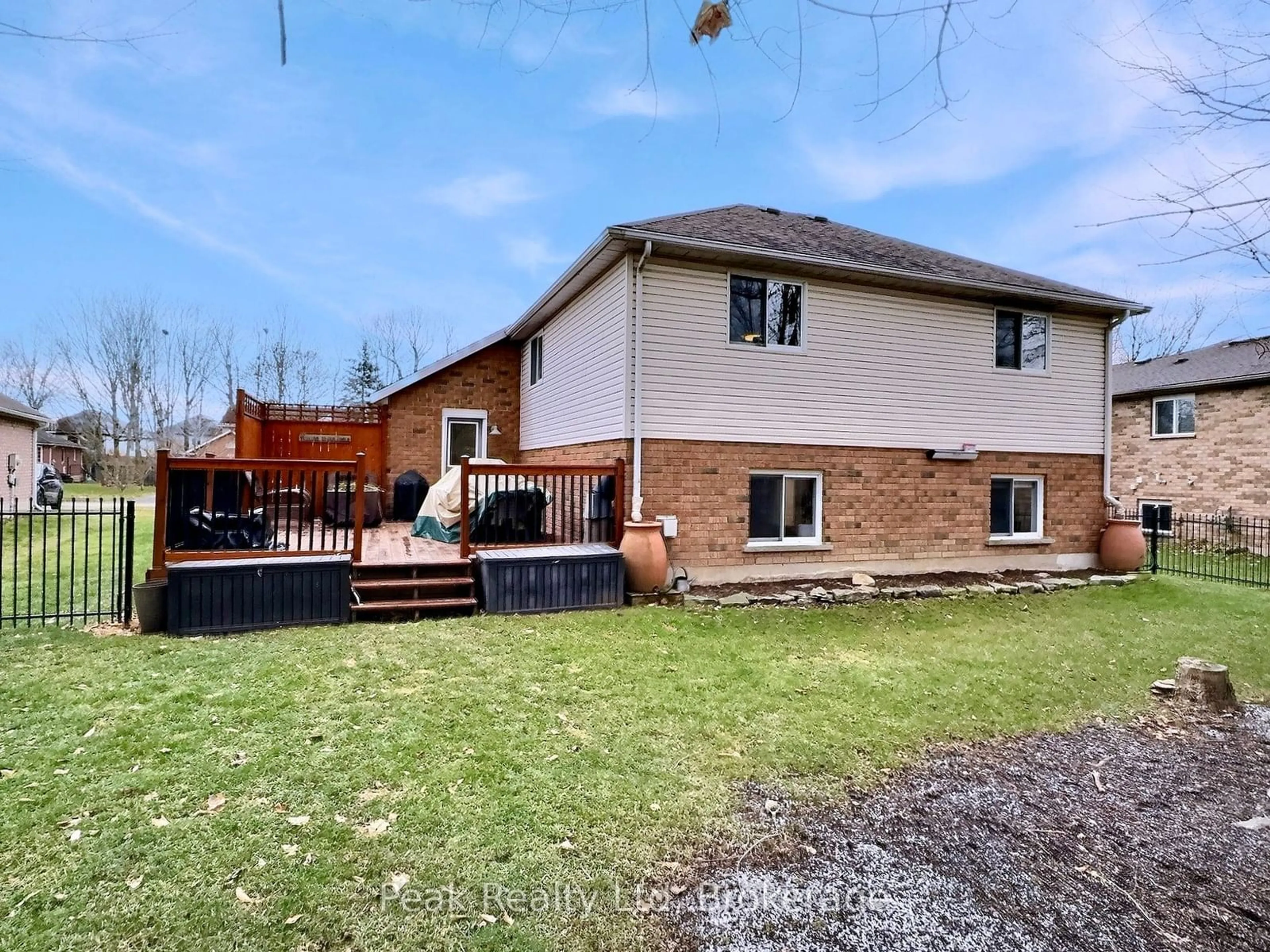 A pic from outside/outdoor area/front of a property/back of a property/a pic from drone, street for 225 Eby Cres, Wilmot Ontario N3A 1Y9