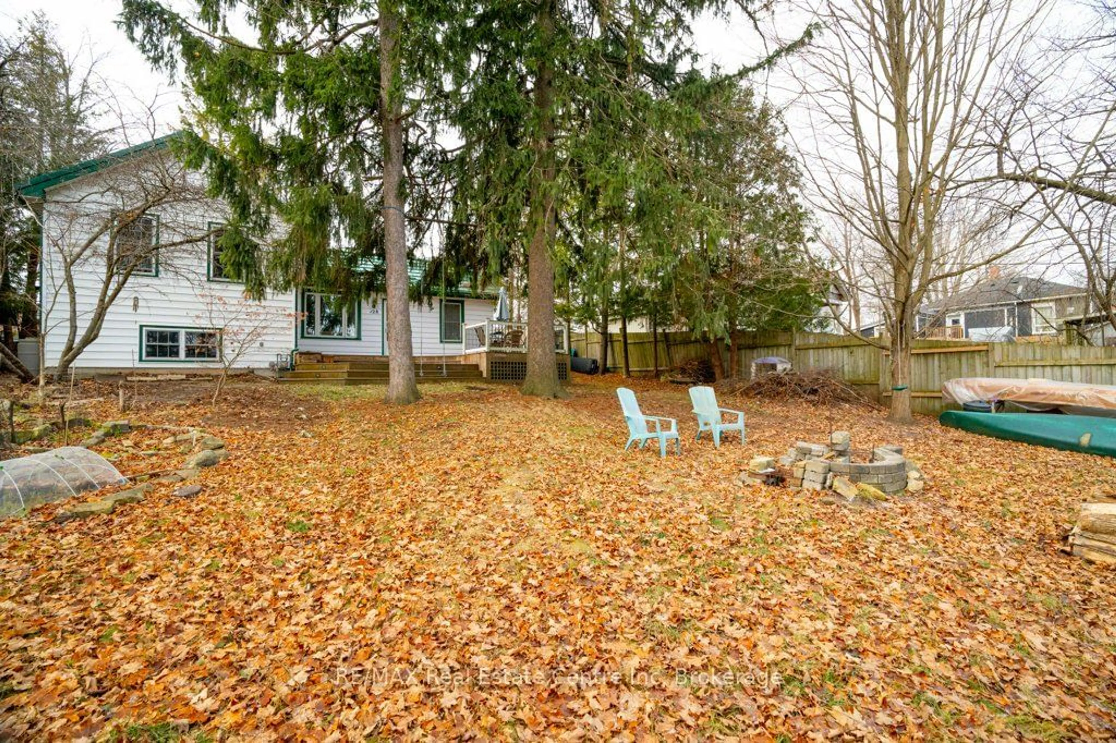 Patio, forest/trees view for 128 Dufferin St, Guelph Ontario N1H 4A8