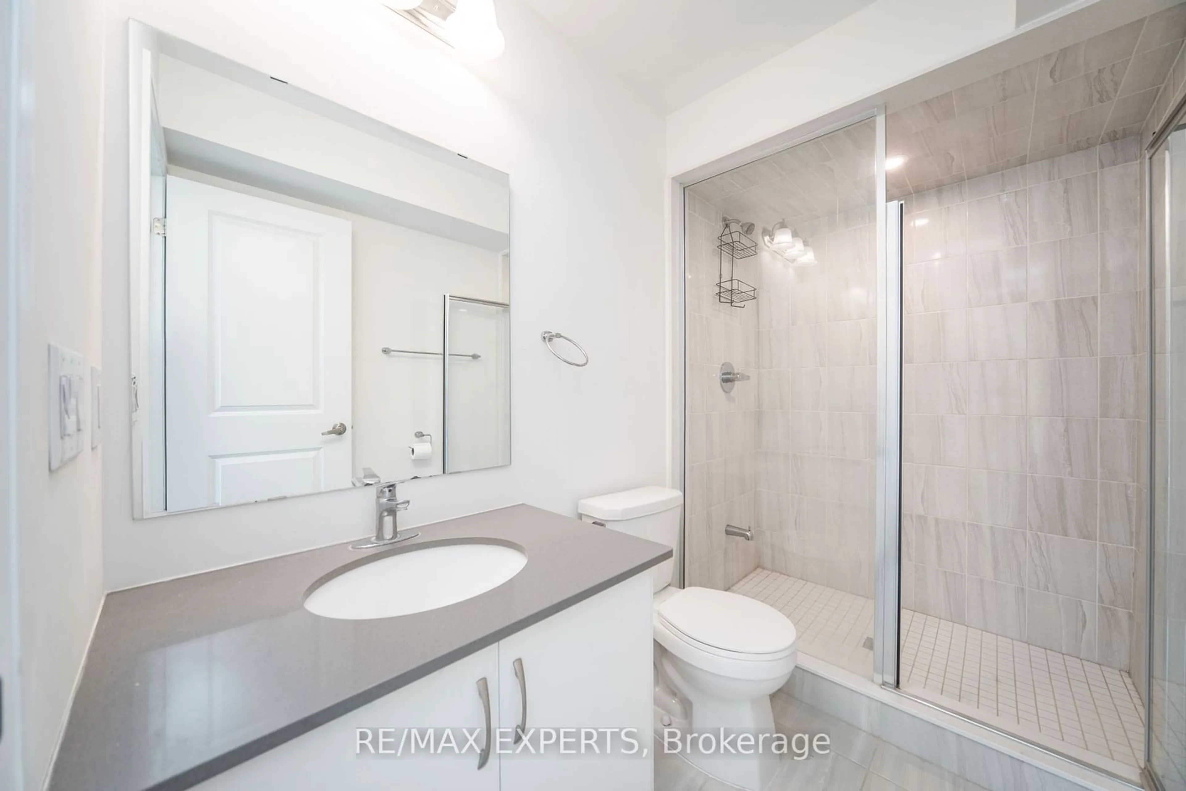 Standard bathroom, ceramic/tile floor for 585 Colborne St #1116, Brantford Ontario N3S 3M7