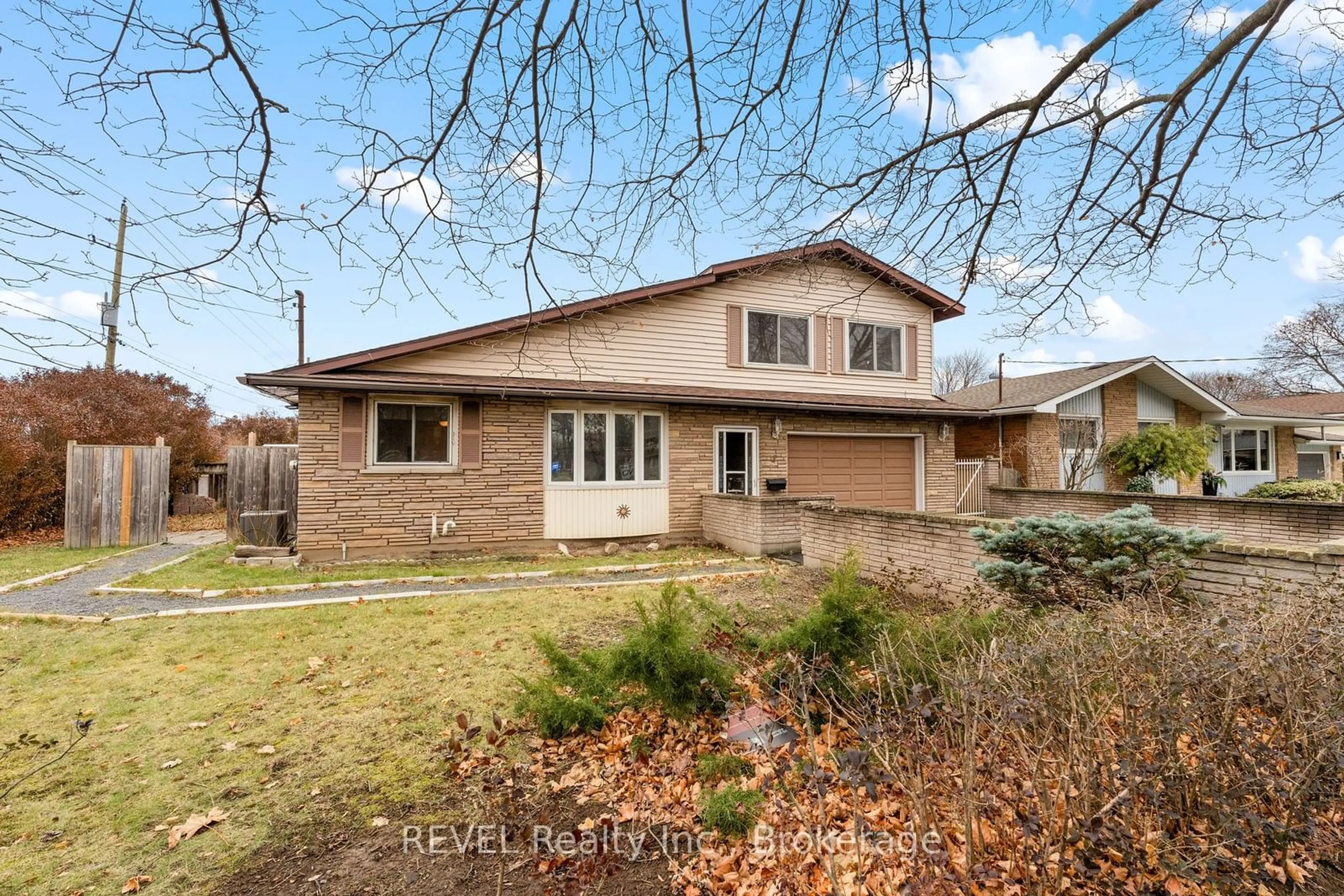 Home with brick exterior material, street for 1 Prince Edward Dr, St. Catharines Ontario L2N 3G9