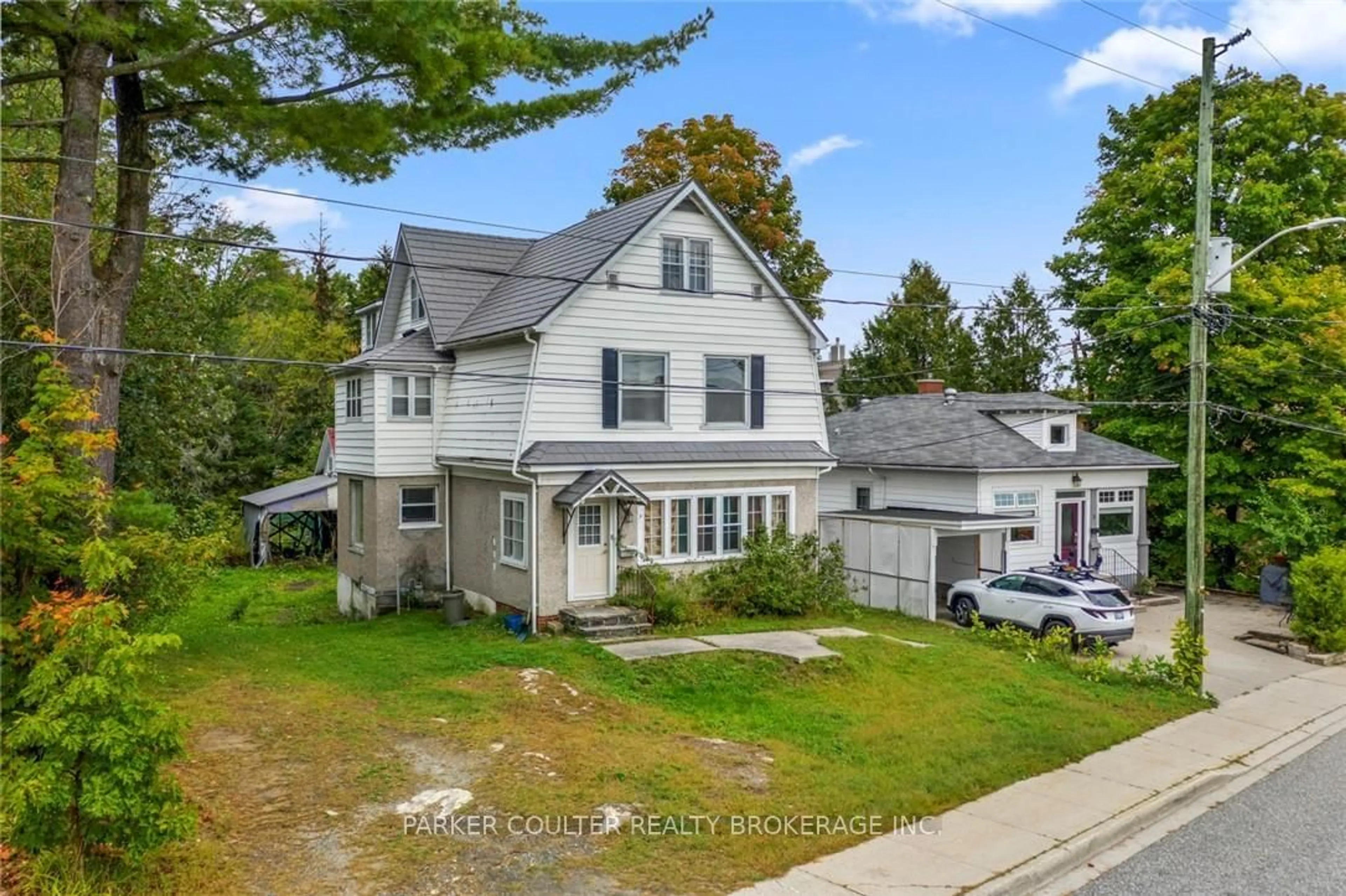 A pic from outside/outdoor area/front of a property/back of a property/a pic from drone, street for 5 Belvedere Ave, Parry Sound Ontario P2A 1Z8