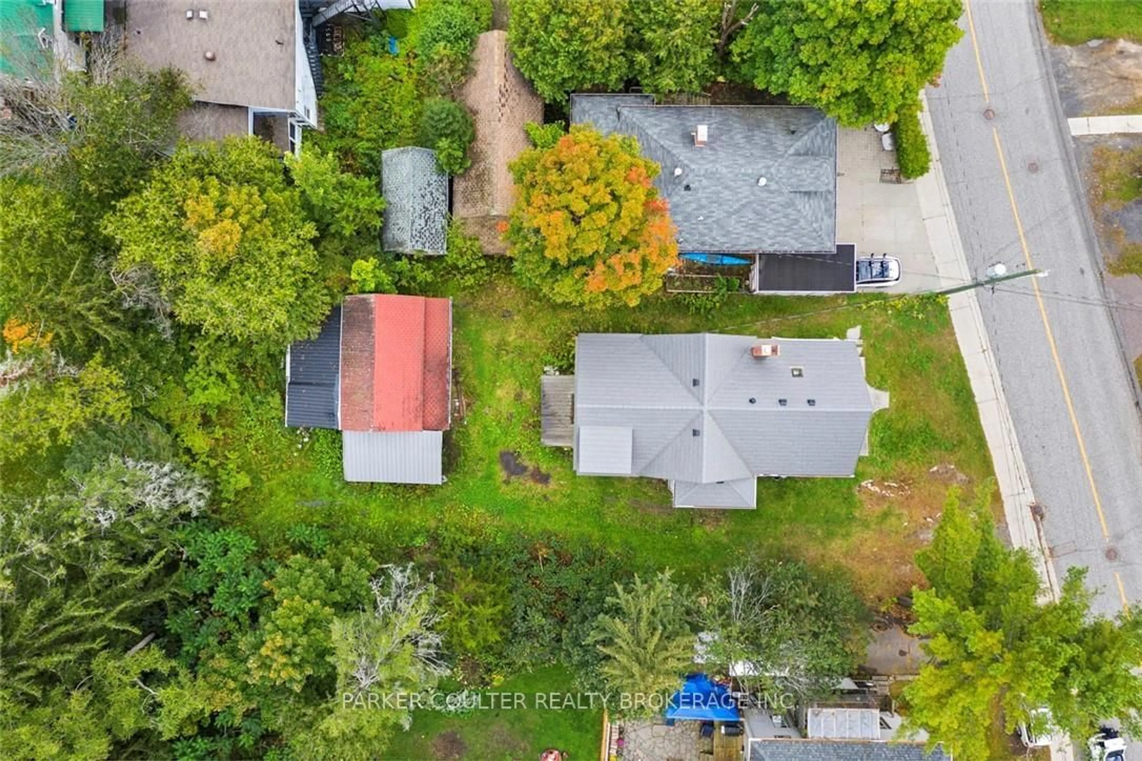 A pic from outside/outdoor area/front of a property/back of a property/a pic from drone, street for 5 Belvedere Ave, Parry Sound Ontario P2A 1Z8