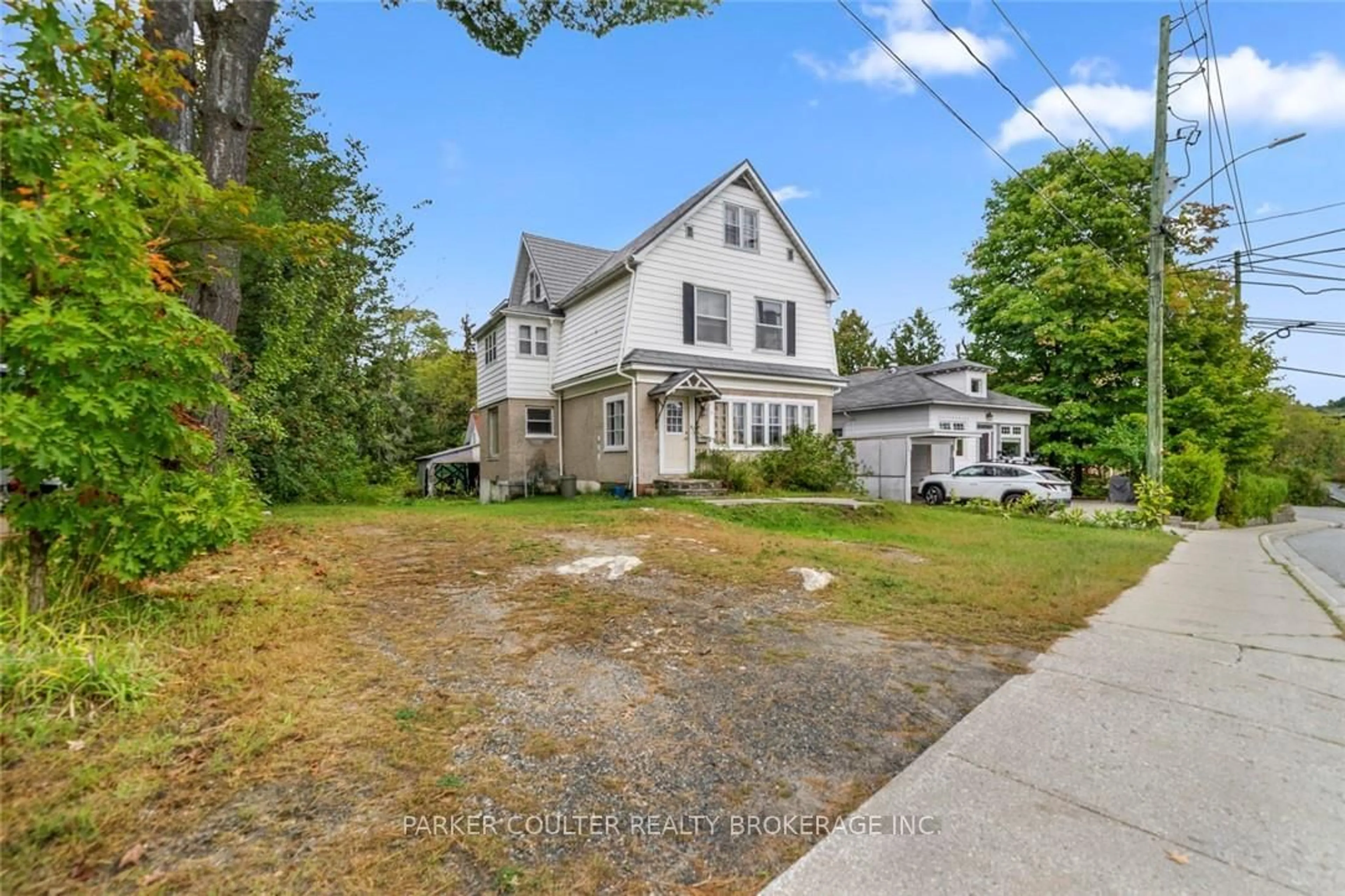 A pic from outside/outdoor area/front of a property/back of a property/a pic from drone, street for 5 Belvedere Ave, Parry Sound Ontario P2A 1Z8