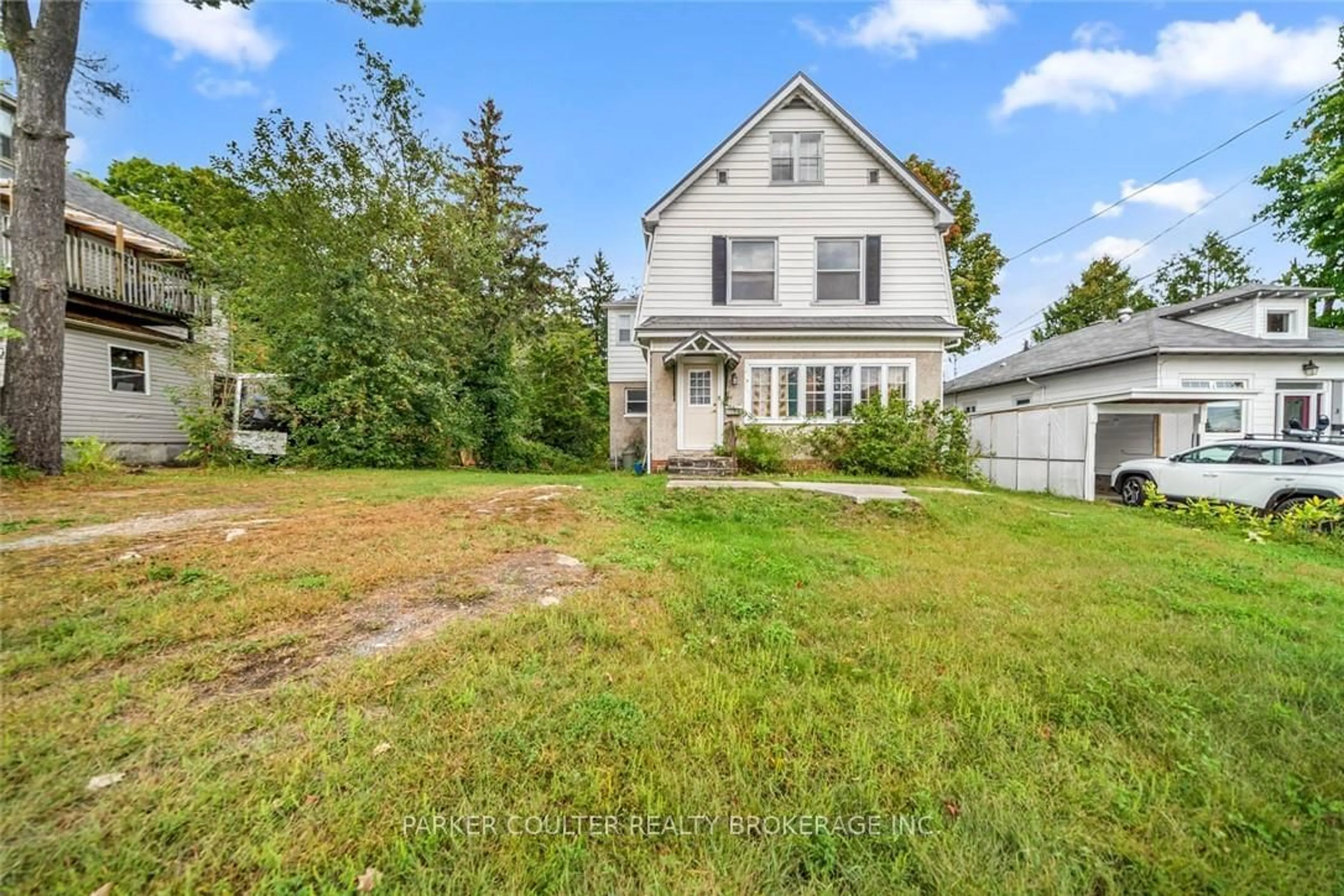 A pic from outside/outdoor area/front of a property/back of a property/a pic from drone, street for 5 Belvedere Ave, Parry Sound Ontario P2A 1Z8