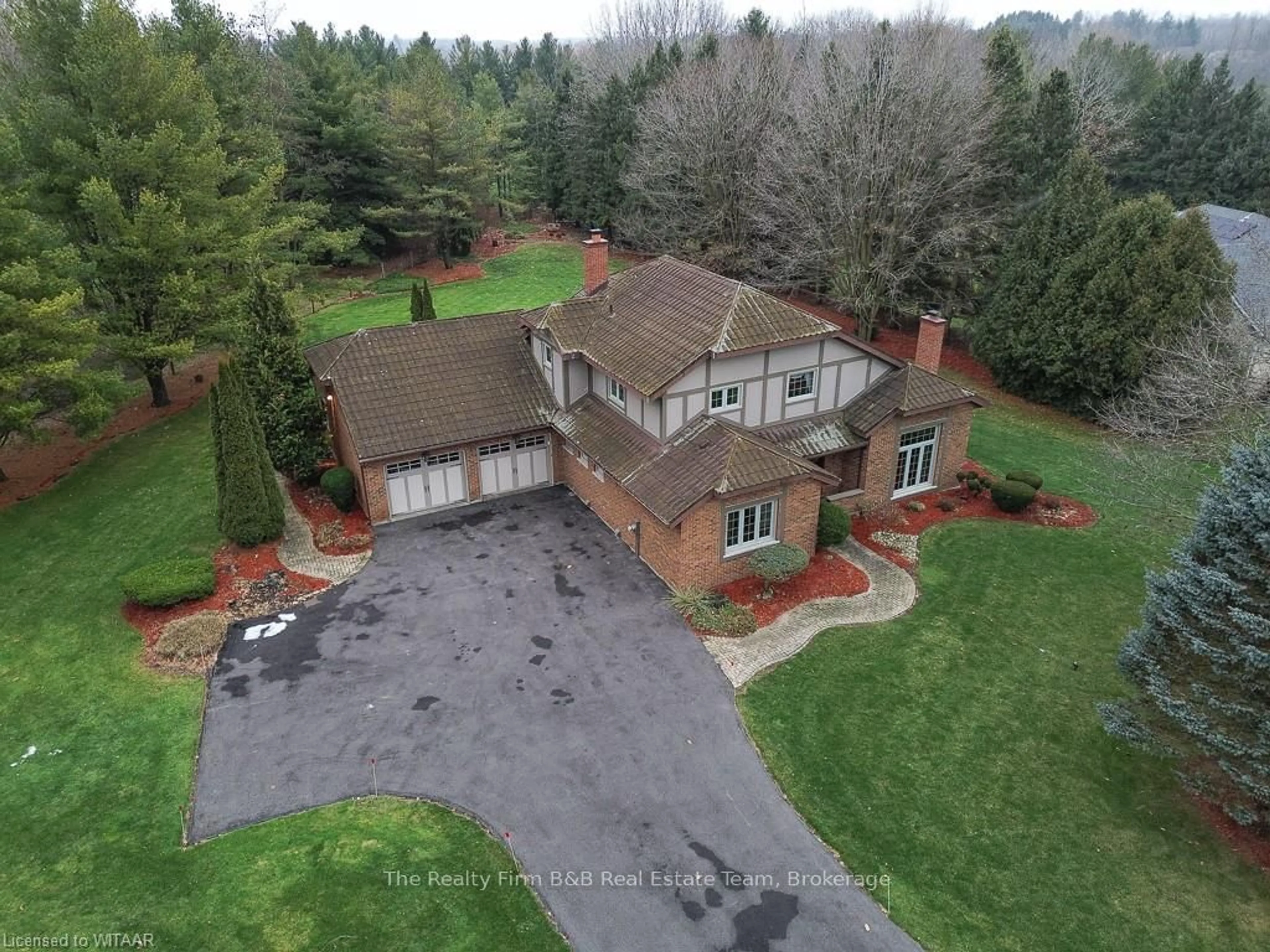 A pic from outside/outdoor area/front of a property/back of a property/a pic from drone, unknown for 49 ELISABETH St, Blandford-Blenheim Ontario N0J 1M0