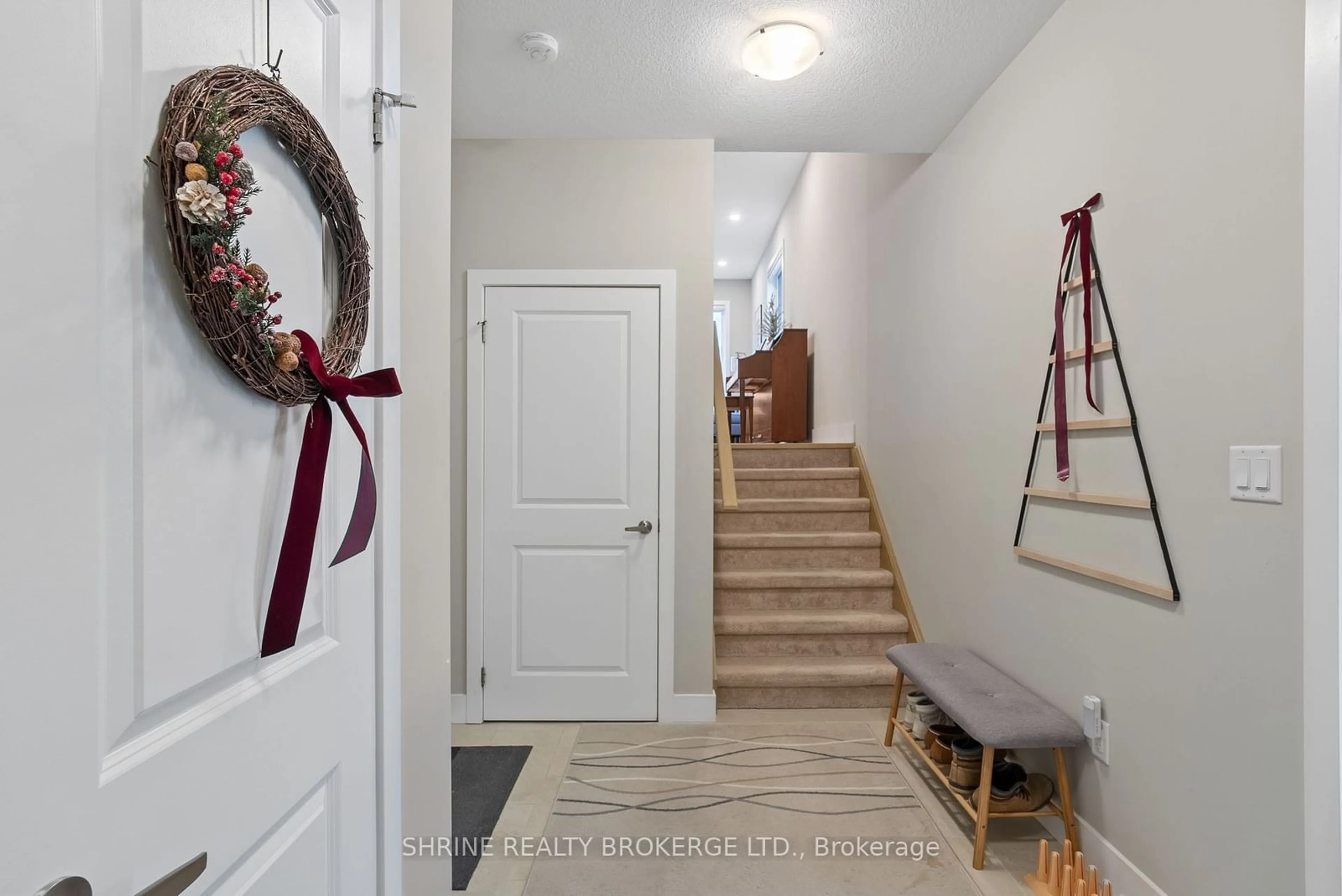 Indoor entryway for 745 Chelton Rd #unit 2, London Ontario N6M 0J1