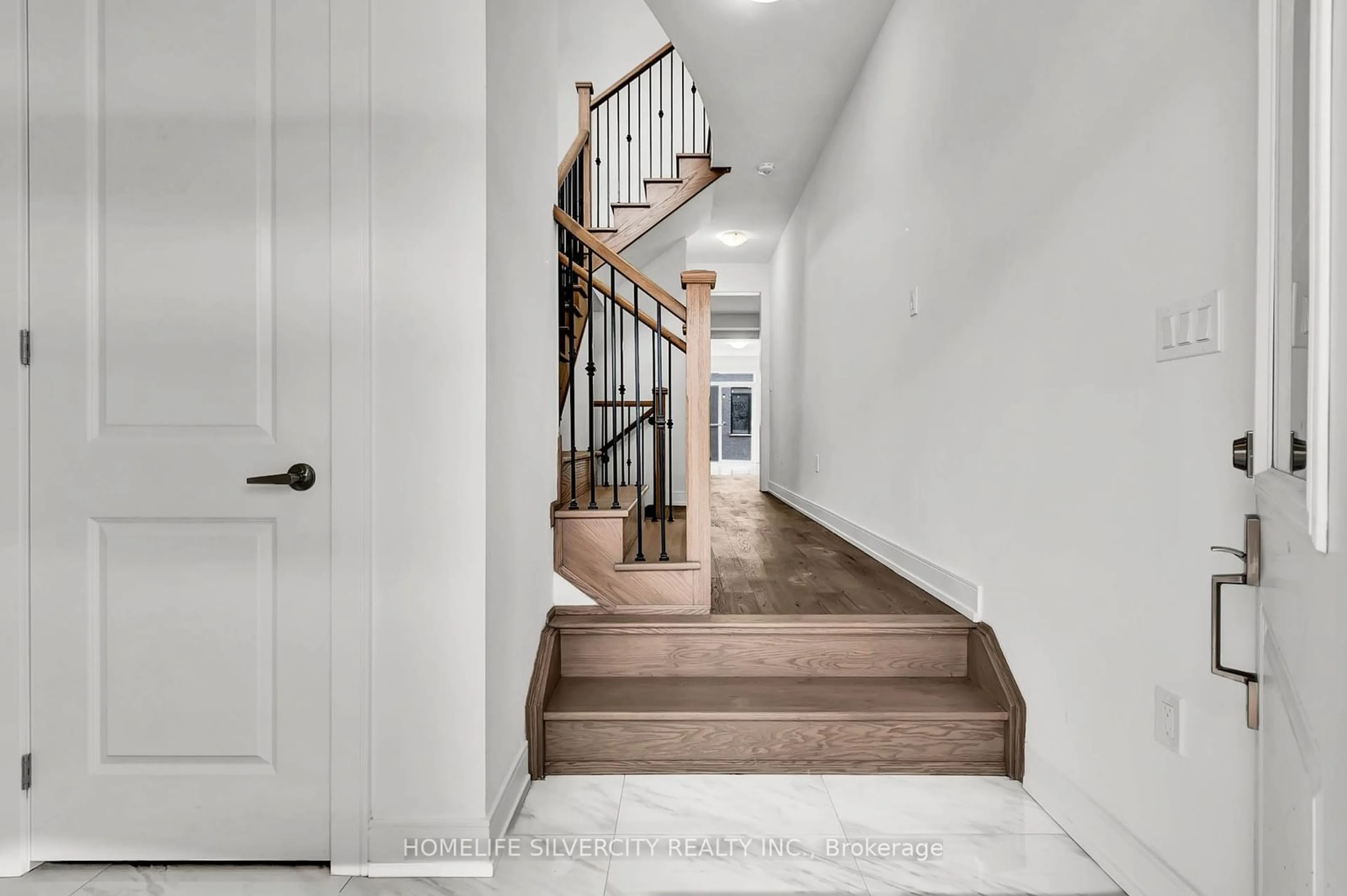 Indoor entryway for 40 Spiers Rd, Erin Ontario N0B 1T0