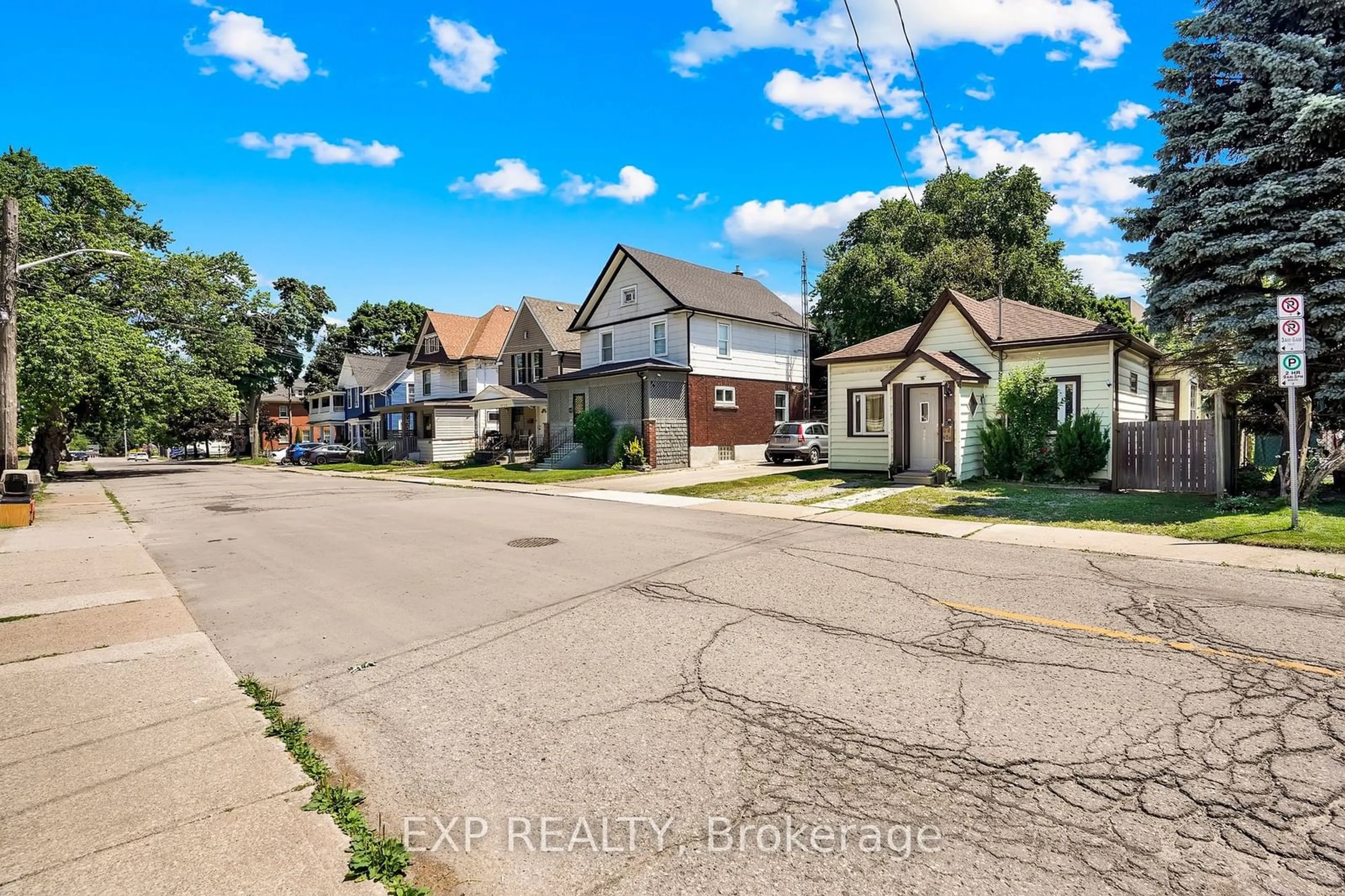 A pic from outside/outdoor area/front of a property/back of a property/a pic from drone, street for 4774 Saint Clair Ave, Niagara Falls Ontario L2E 3T1