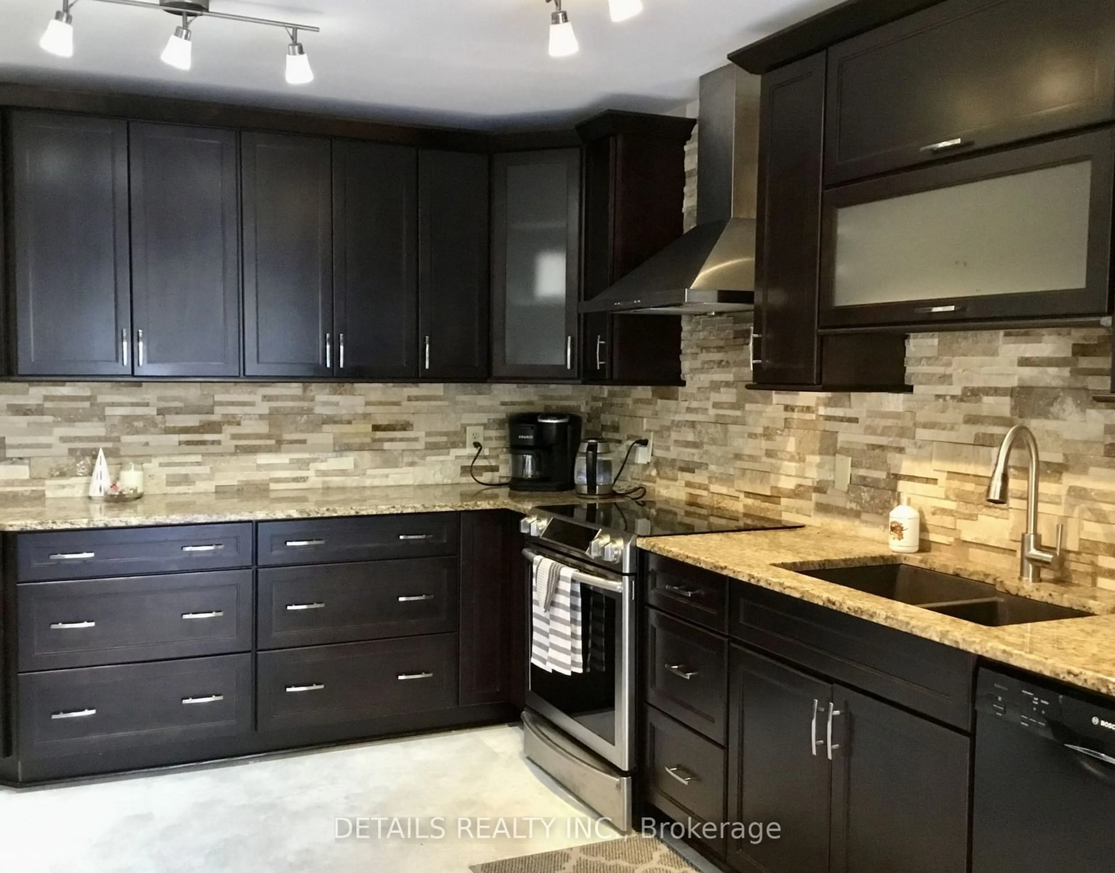 Contemporary kitchen, ceramic/tile floor for 109 Beechfern Dr, Stittsville - Munster - Richmond Ontario K2S 1E3