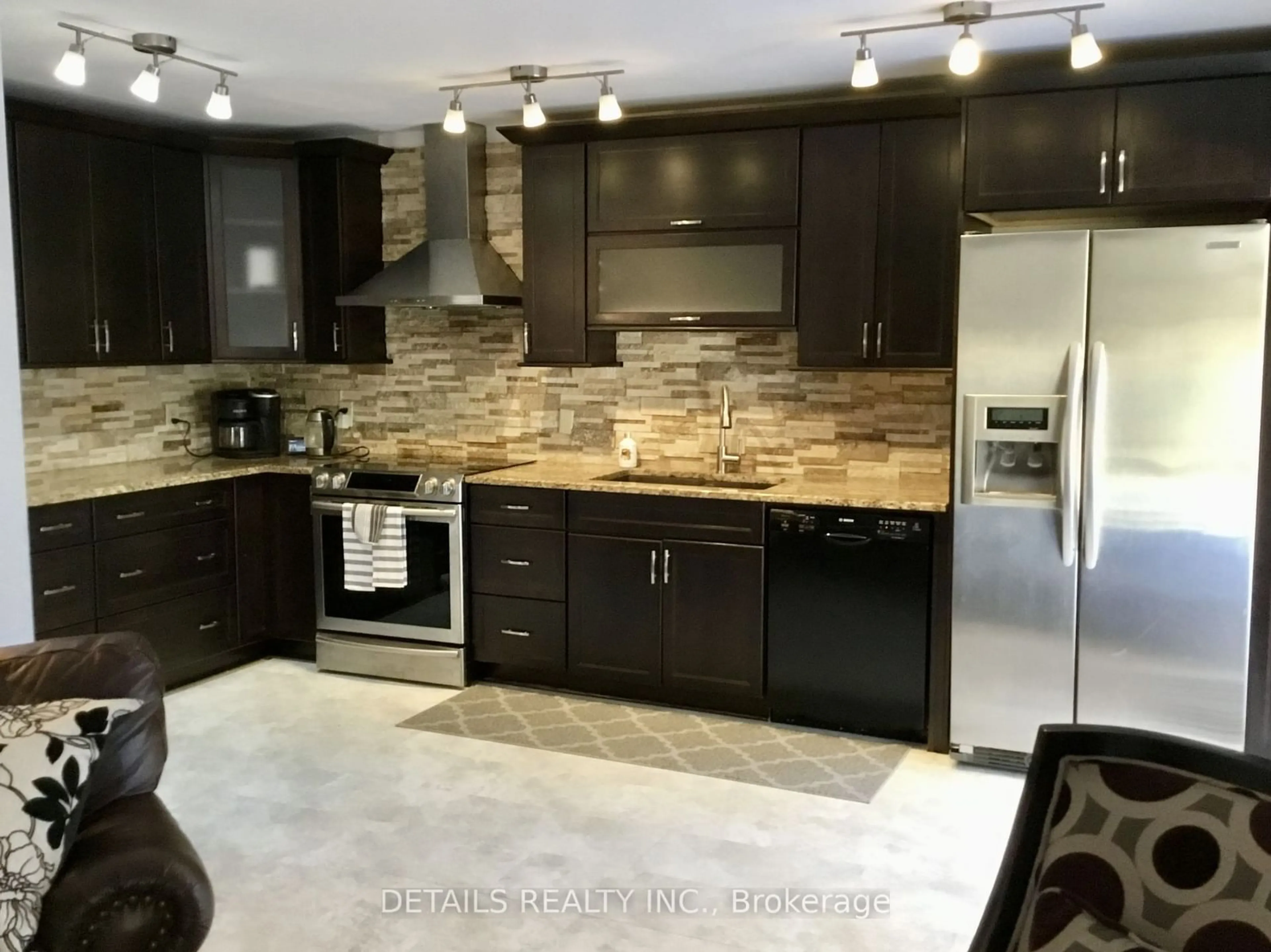 Contemporary kitchen, ceramic/tile floor for 109 Beechfern Dr, Stittsville - Munster - Richmond Ontario K2S 1E3