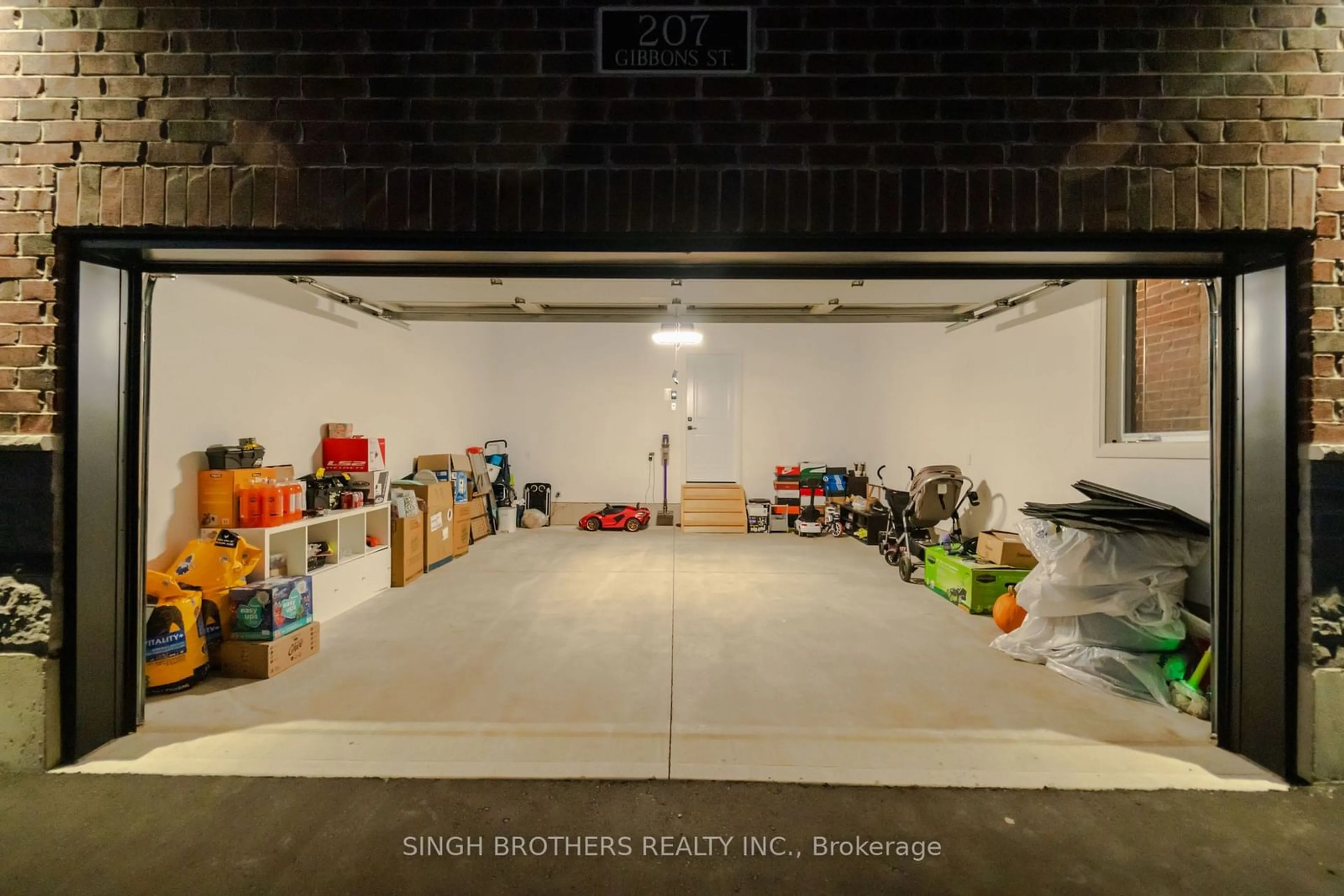 Indoor garage for 207 Gibbons St, Norfolk Ontario N0E 1Y0