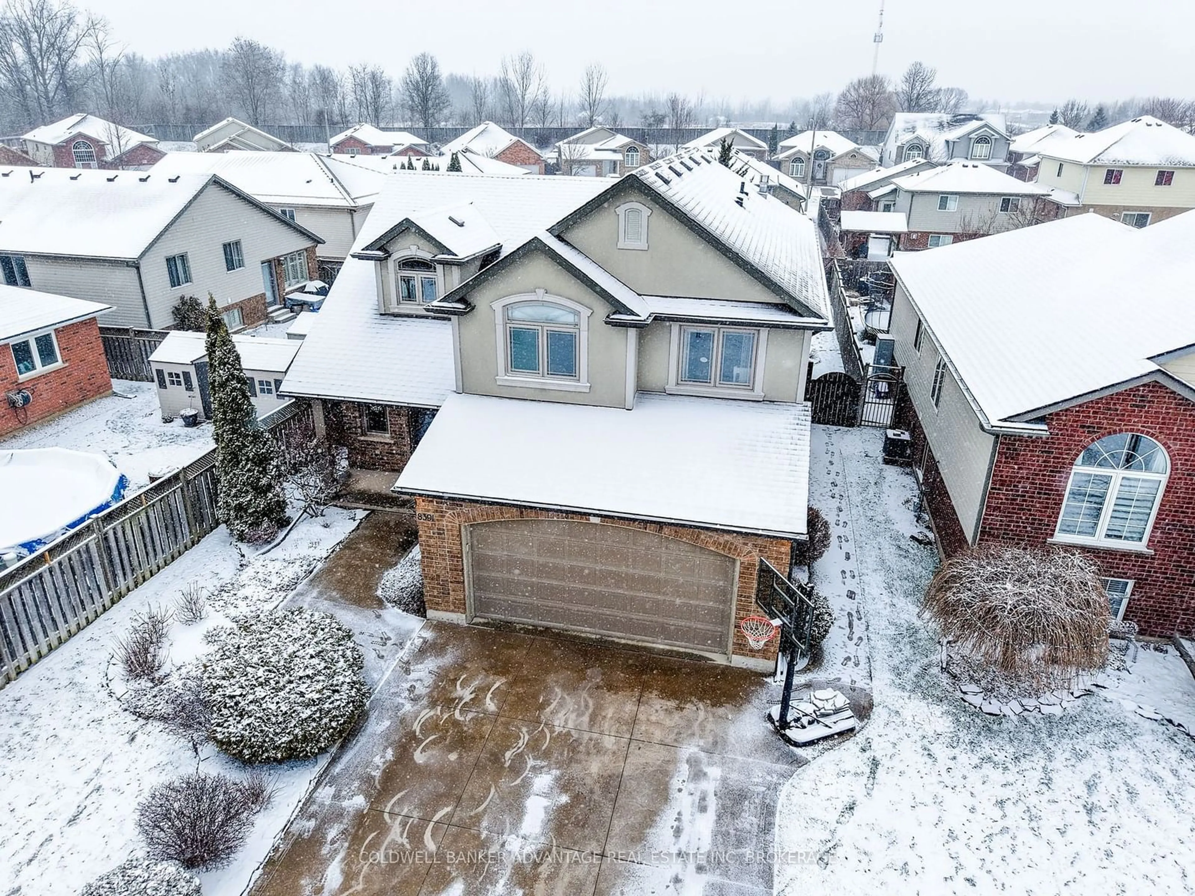 A pic from outside/outdoor area/front of a property/back of a property/a pic from drone, street for 8391 Mullen Crt, Niagara Falls Ontario L2H 3M8