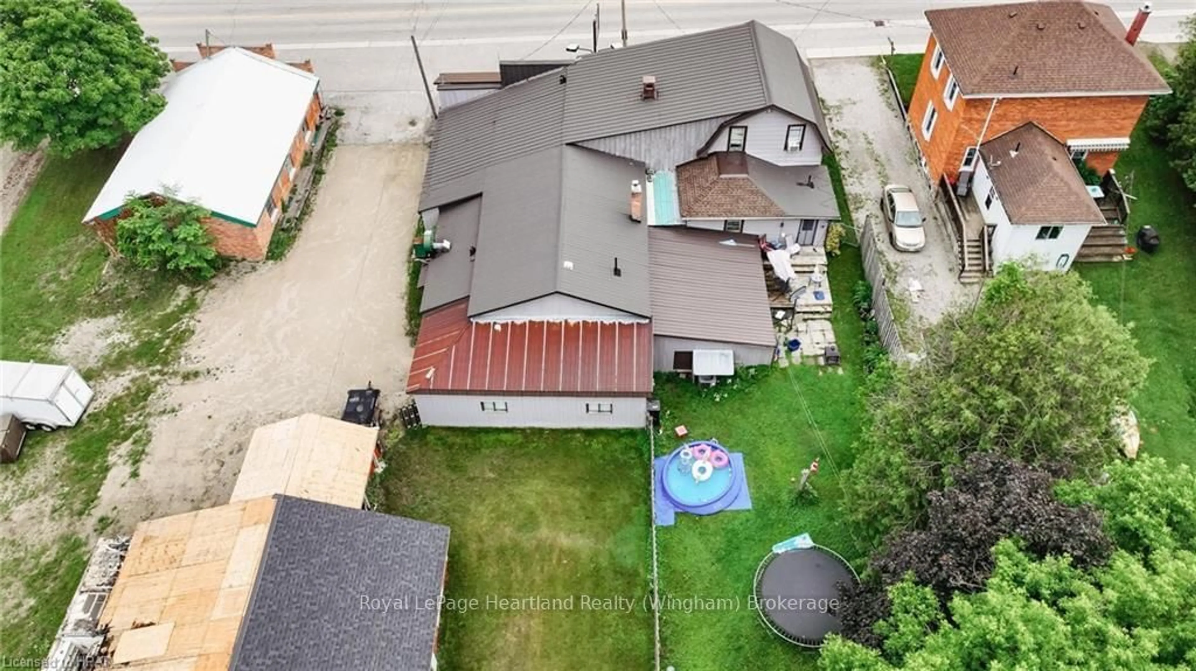 A pic from outside/outdoor area/front of a property/back of a property/a pic from drone, street for 3064 PATRICK St, Howick Ontario N0G 1V0