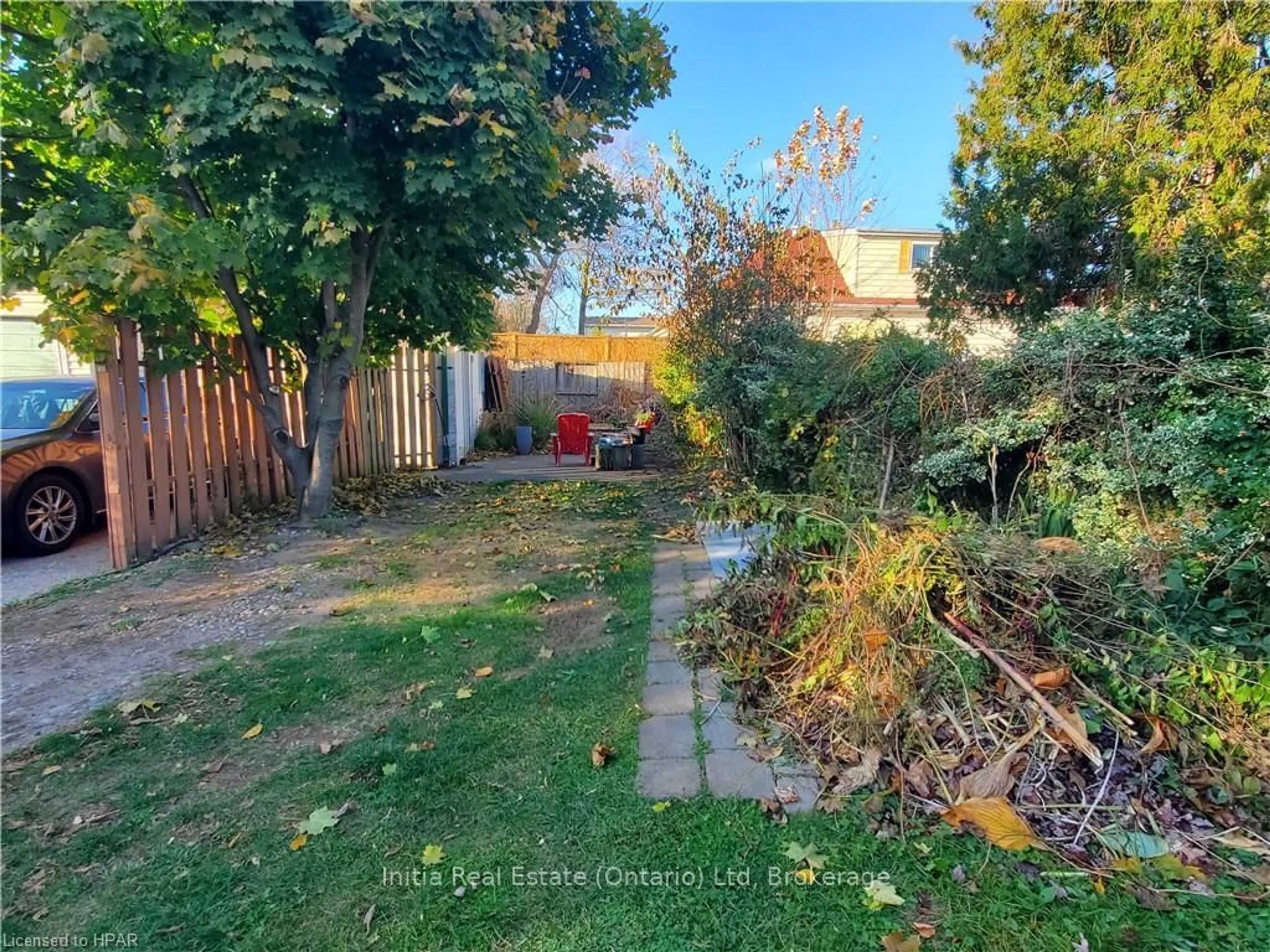 A pic from outside/outdoor area/front of a property/back of a property/a pic from drone, street for 114 VAUXHALL St, London Ontario N5Z 1B6