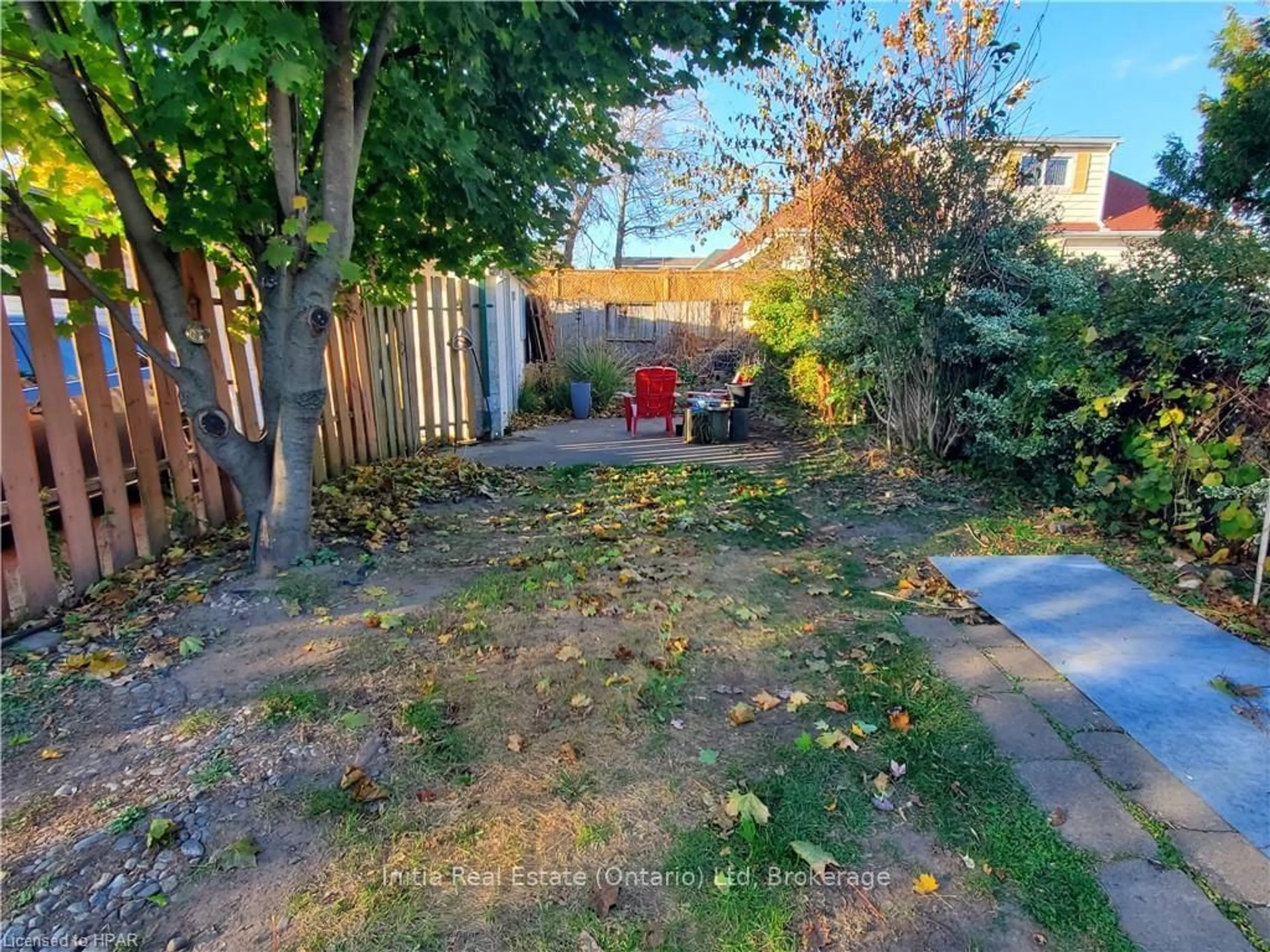 A pic from outside/outdoor area/front of a property/back of a property/a pic from drone, street for 114 VAUXHALL St, London Ontario N5Z 1B6