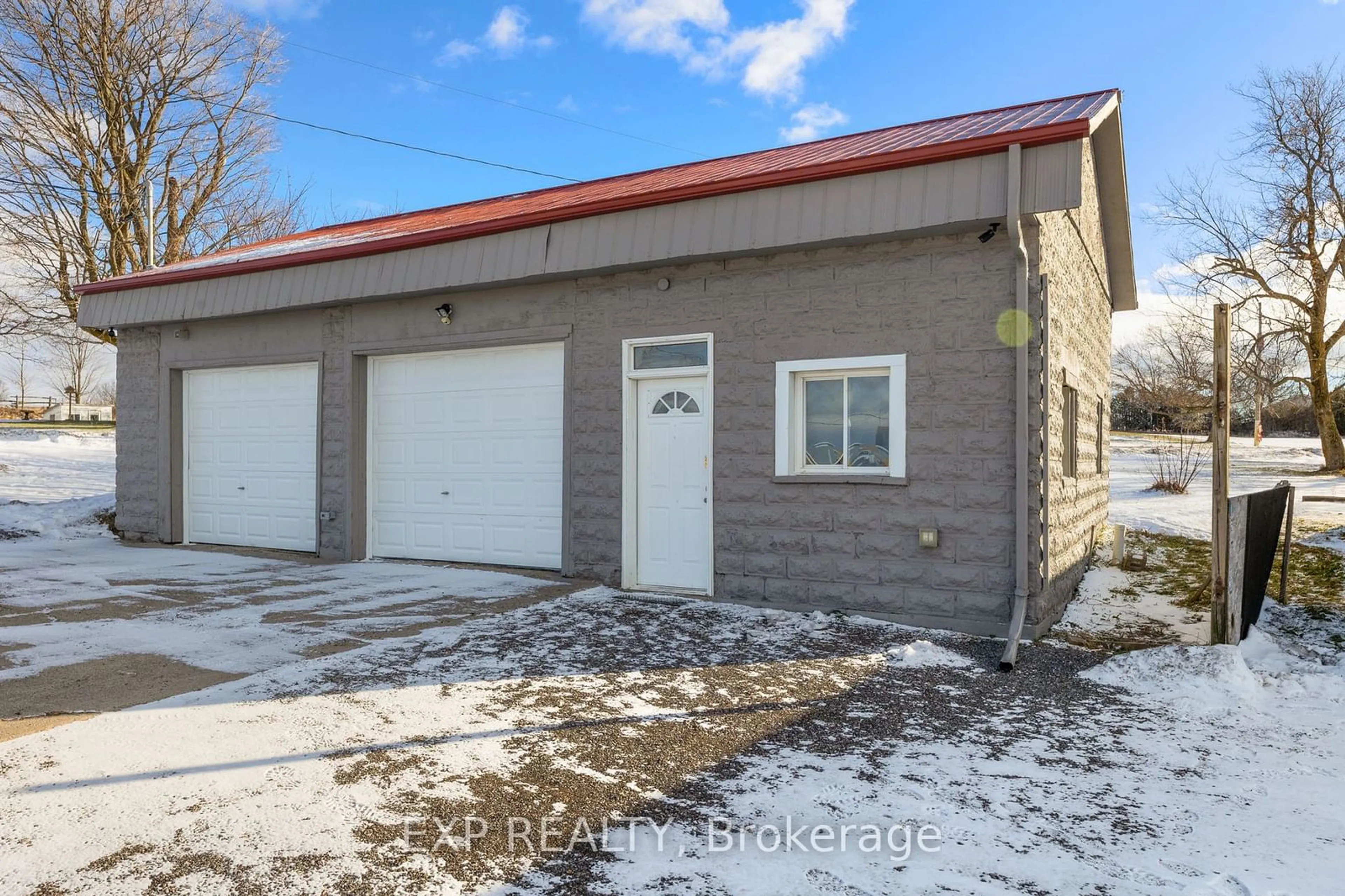 Indoor garage for 174 Hwy 7A Rd, Kawartha Lakes Ontario L0B 1K0