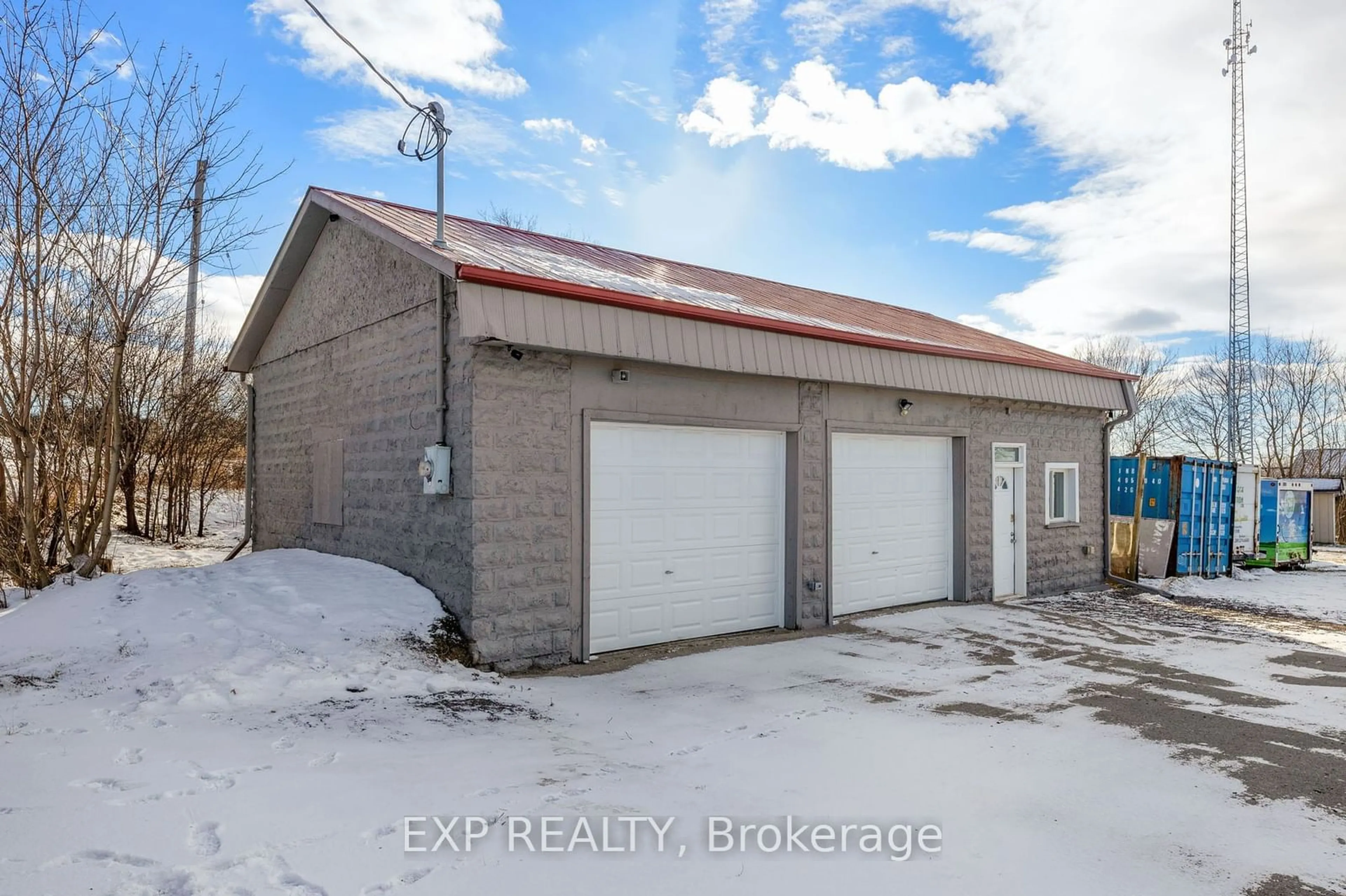 Indoor garage for 174 Hwy 7A Rd, Kawartha Lakes Ontario L0B 1K0