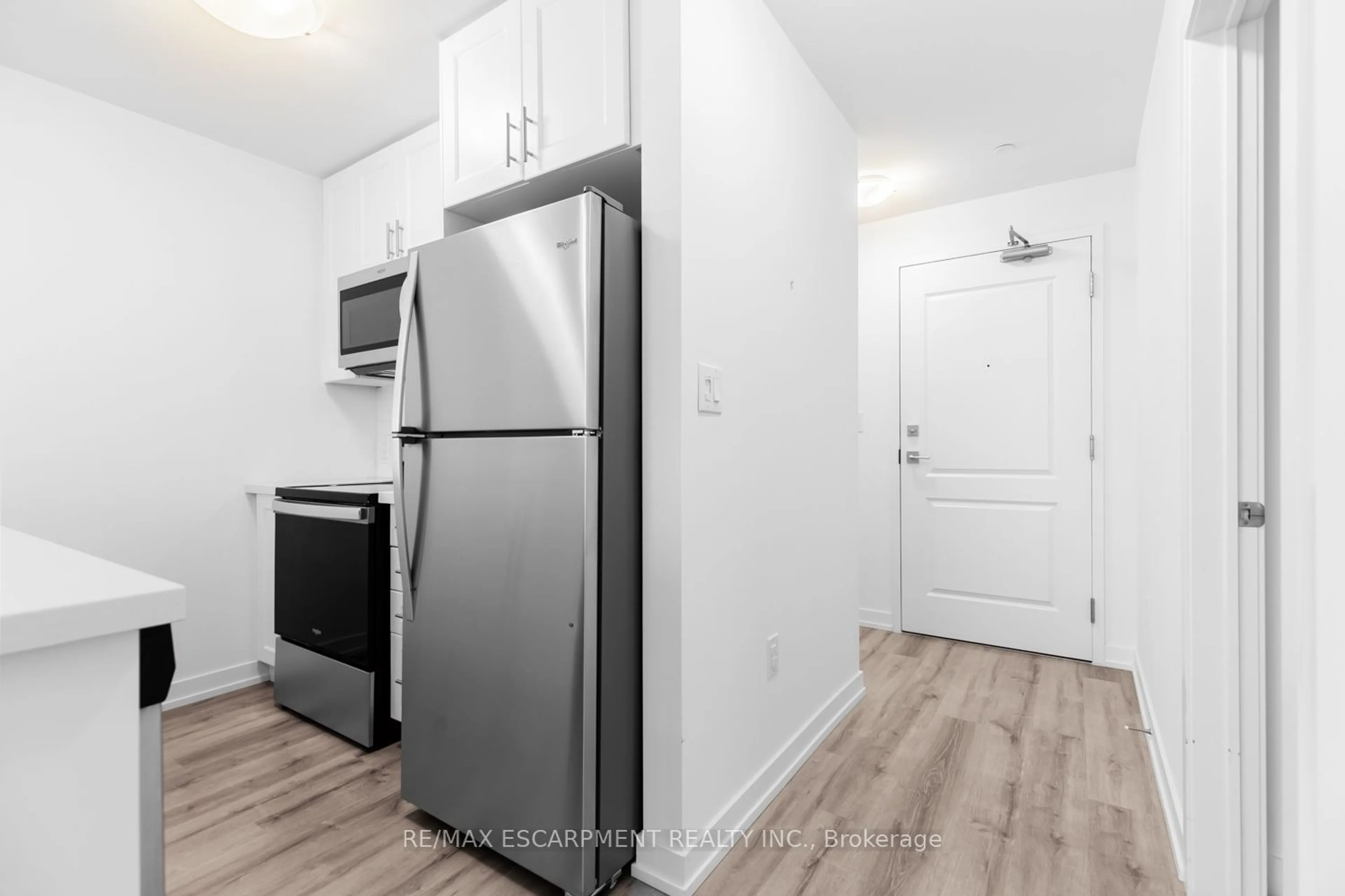 Standard kitchen, unknown for 450 Dundas St #407, Hamilton Ontario L8B 1Z2