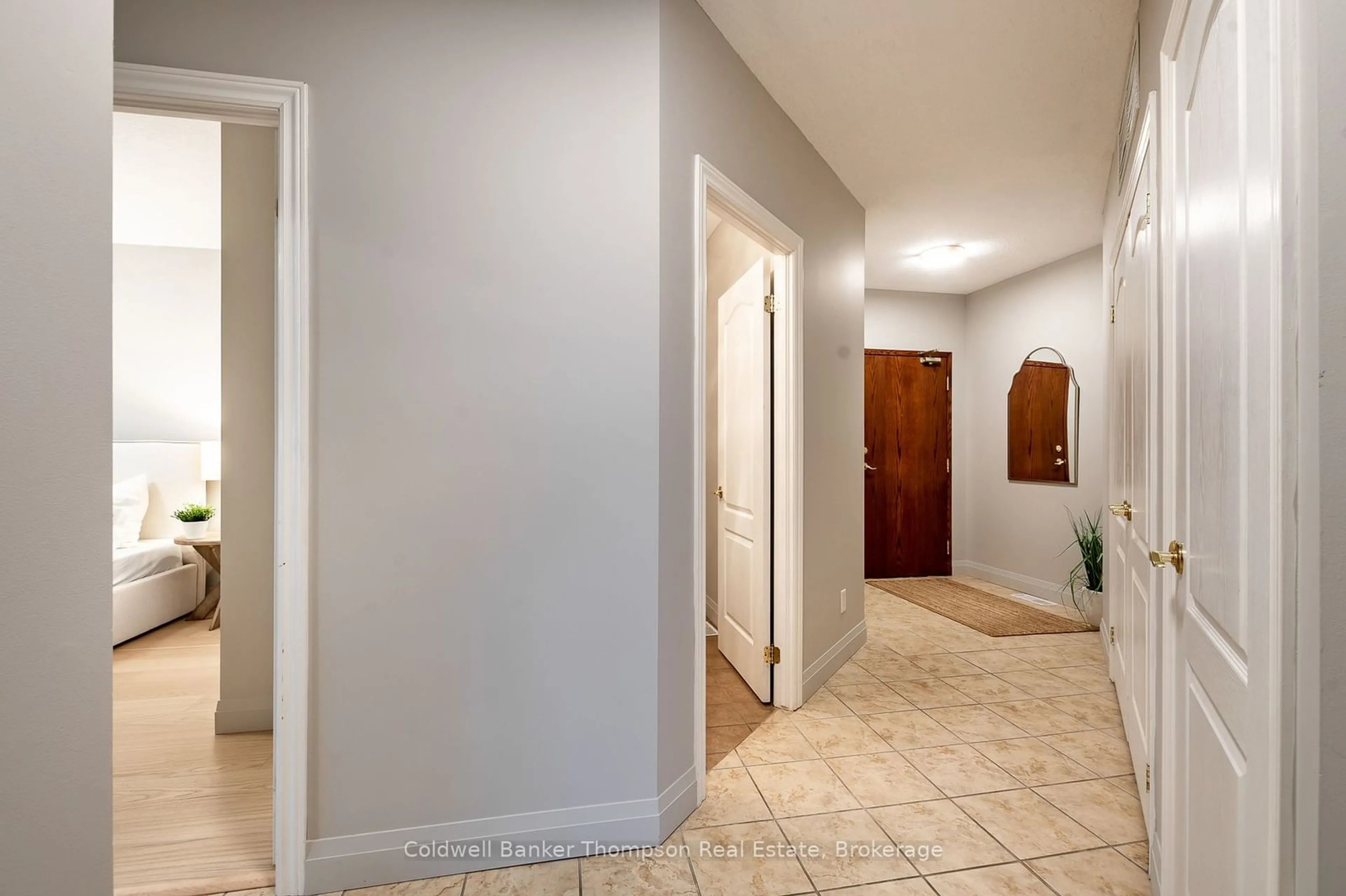 Indoor entryway for 4 LEGACY Lane #505, Huntsville Ontario P1H 2R2