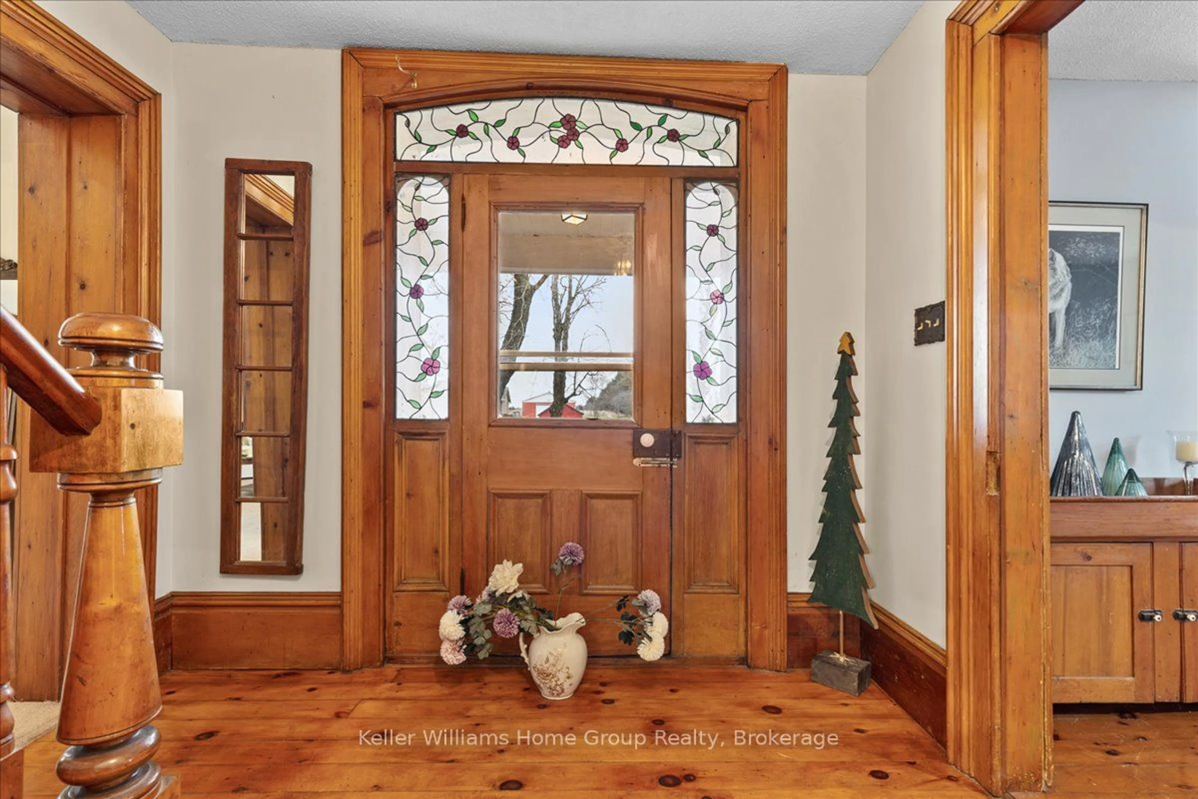 Indoor entryway for 6782 Sixth Line, Centre Wellington Ontario N0B 1J0