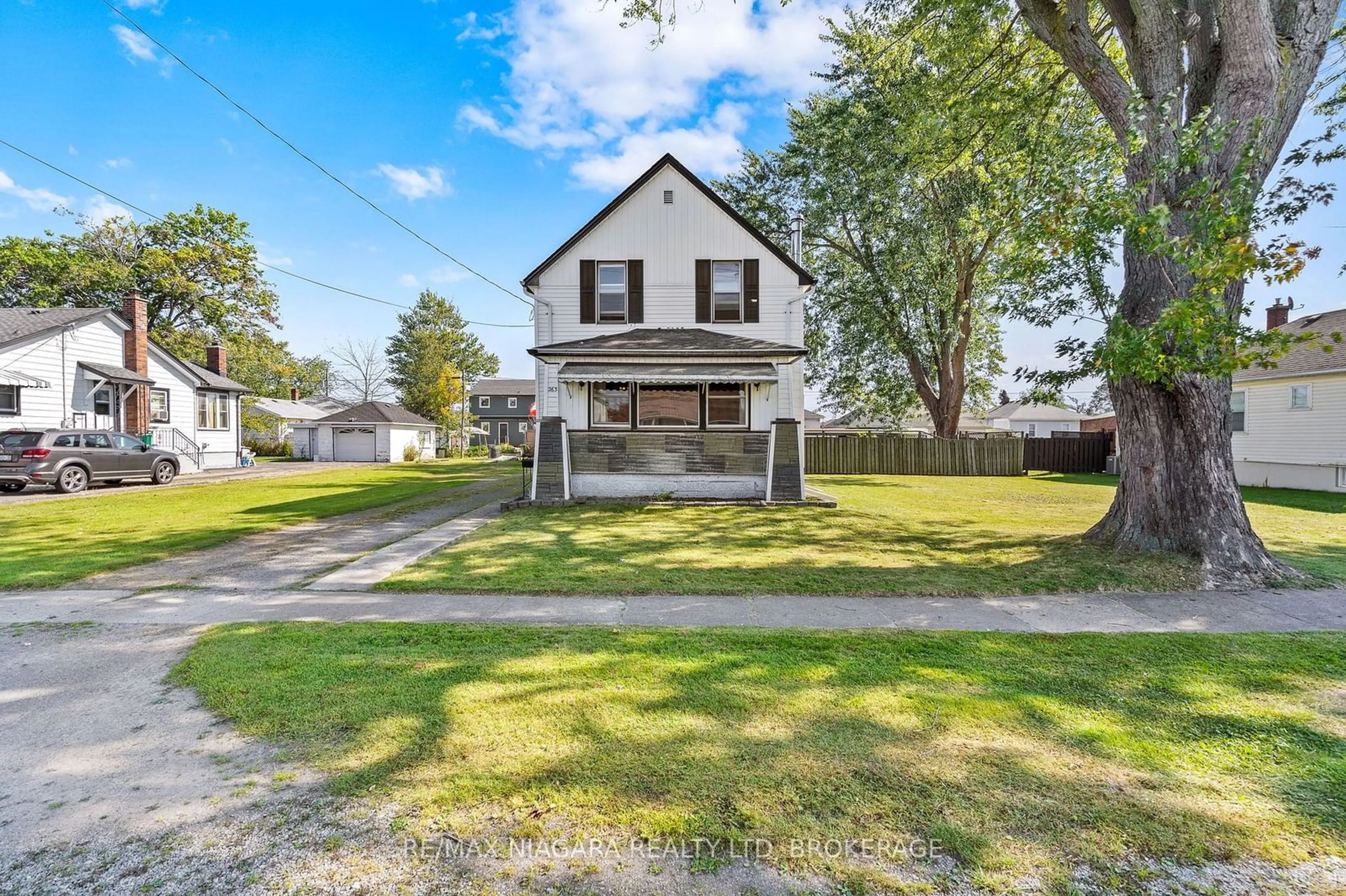 A pic from outside/outdoor area/front of a property/back of a property/a pic from drone, street for 263 Humboldt Pkwy, Port Colborne Ontario L3K 2H7