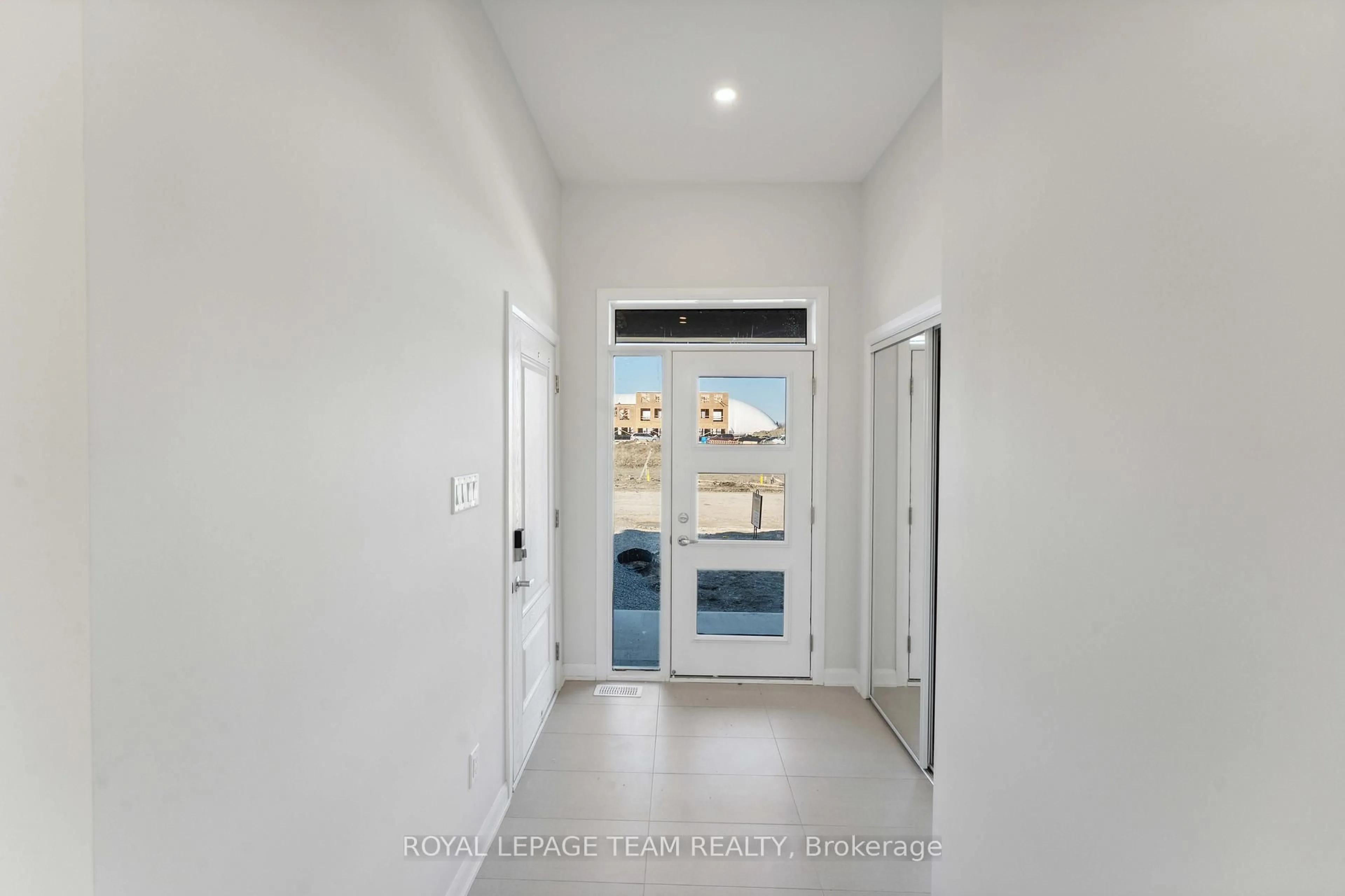 Indoor entryway for 962 Locomotion Lane, Kanata Ontario K2V 0V4