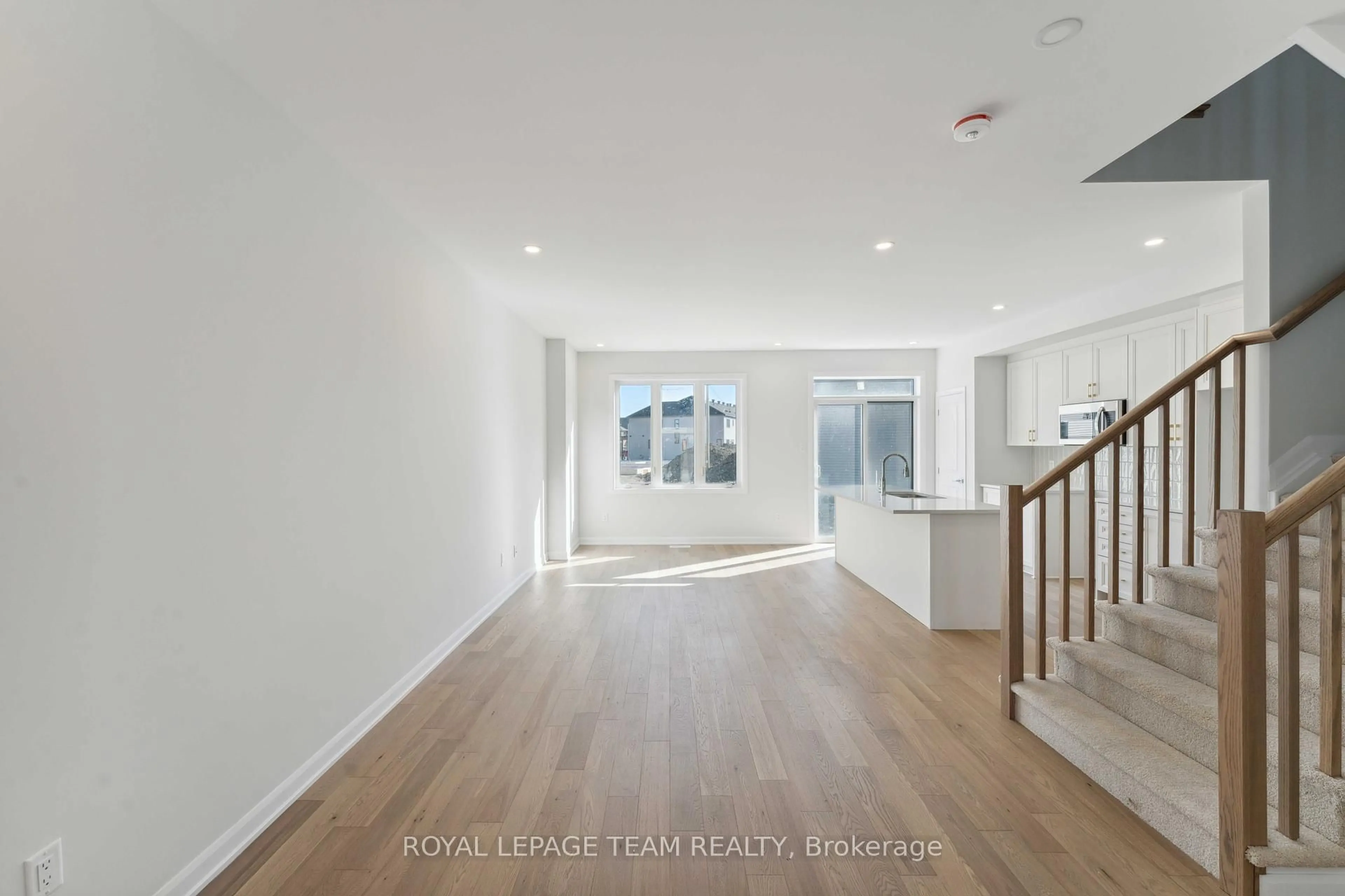 Unknown for 962 Locomotion Lane, Kanata Ontario K2V 0V4