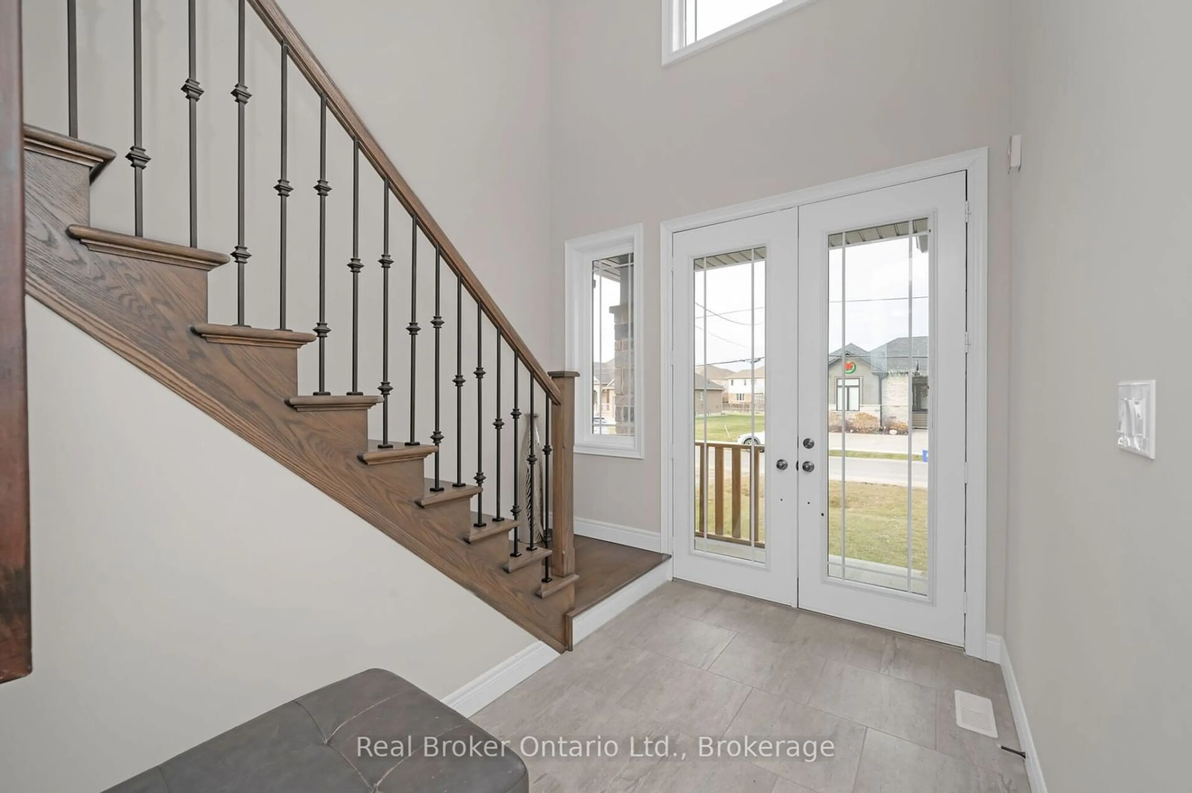 Indoor entryway for 61 Eleanor Ave, Hamilton Ontario L8W 1C7