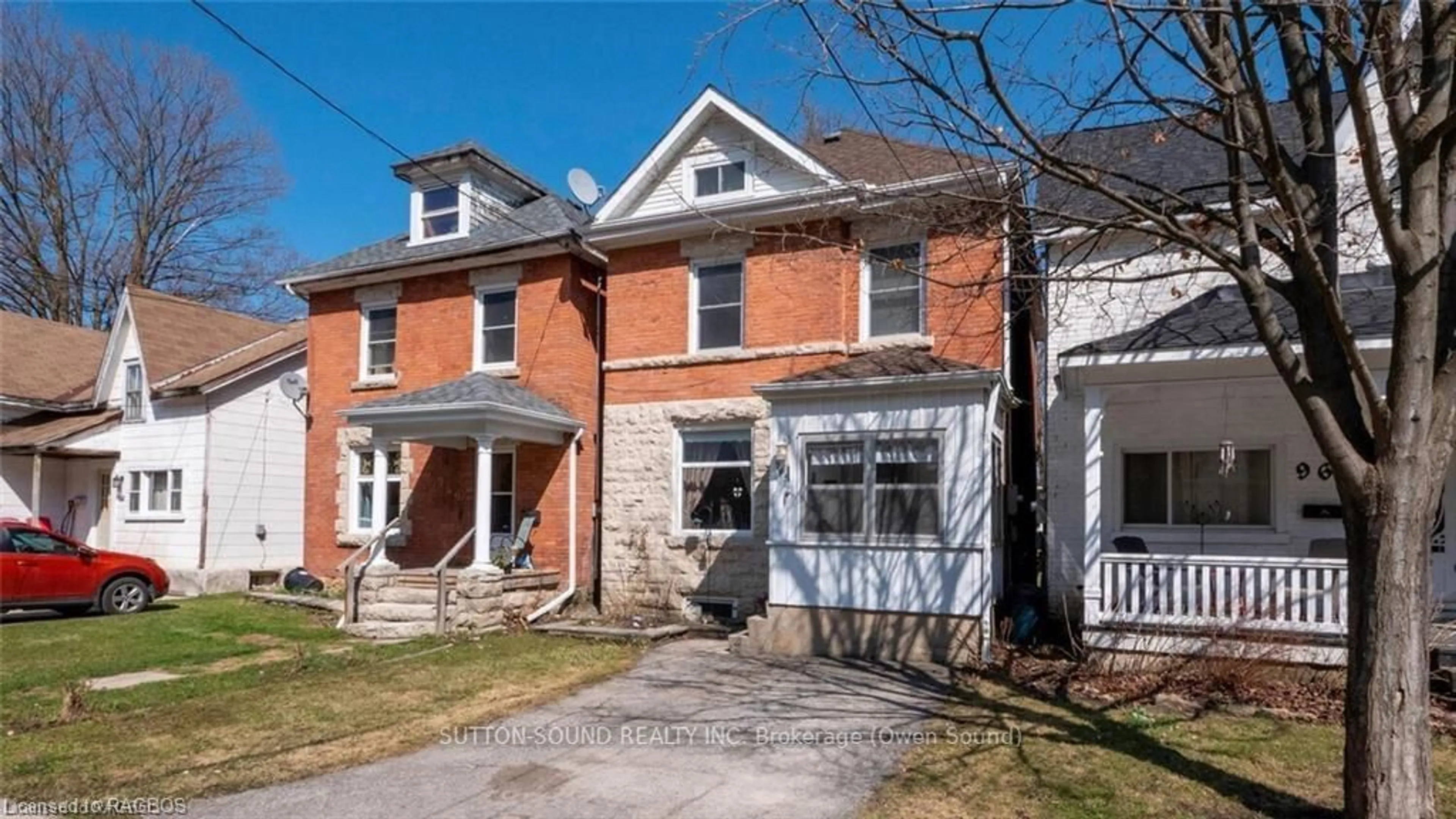 Home with brick exterior material, street for 967 4TH Ave, Owen Sound Ontario N4K 4V7