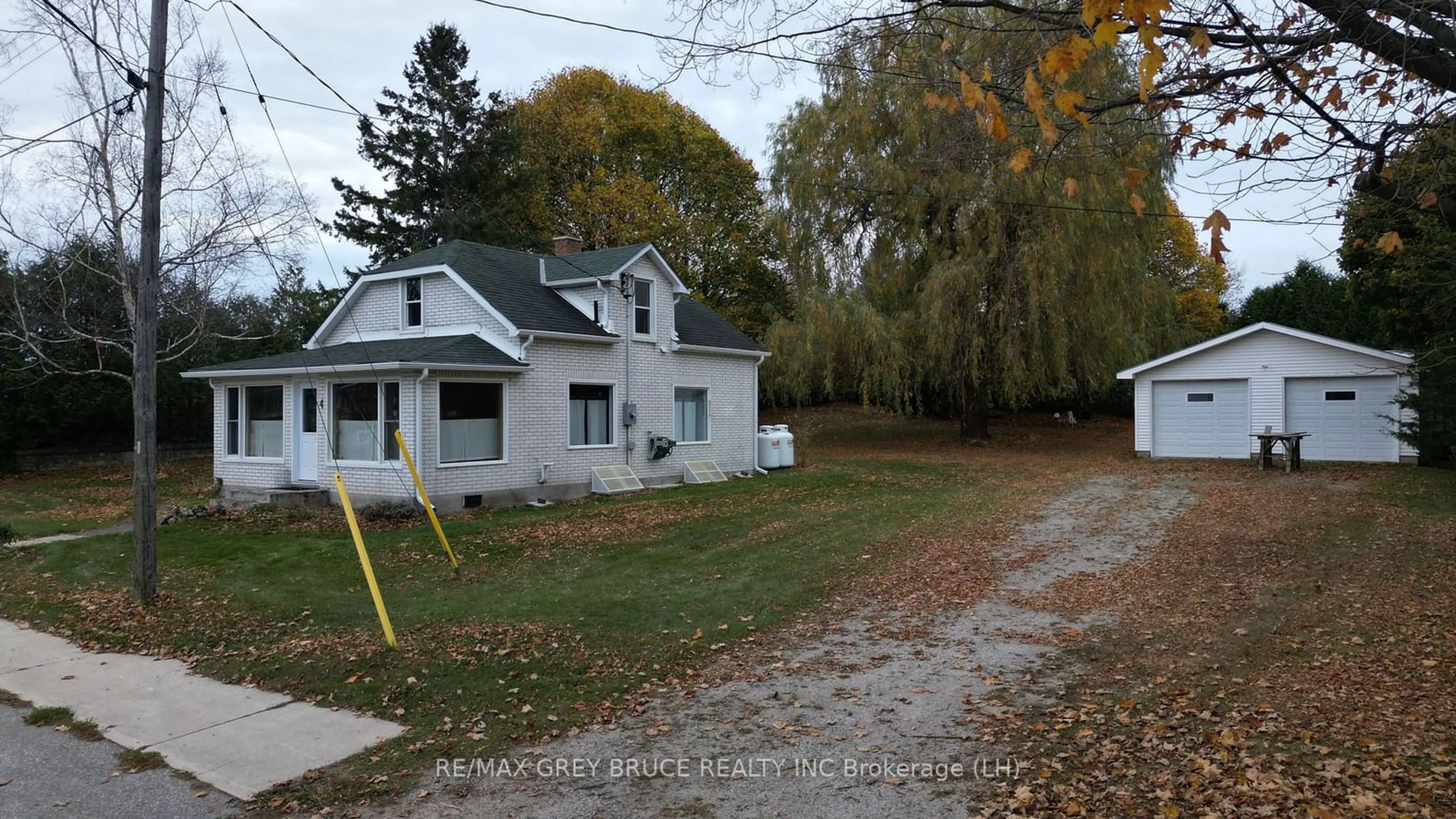 A pic from outside/outdoor area/front of a property/back of a property/a pic from drone, street for 4 ALEXANDER St, Northern Bruce Peninsula Ontario N0H 1W0