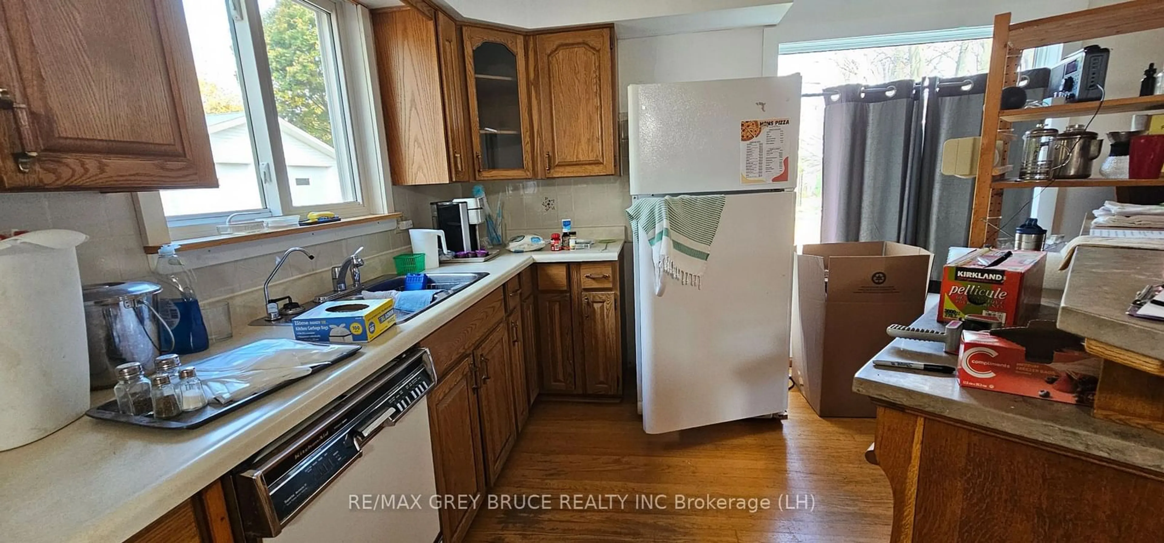 Standard kitchen, unknown for 4 ALEXANDER St, Northern Bruce Peninsula Ontario N0H 1W0