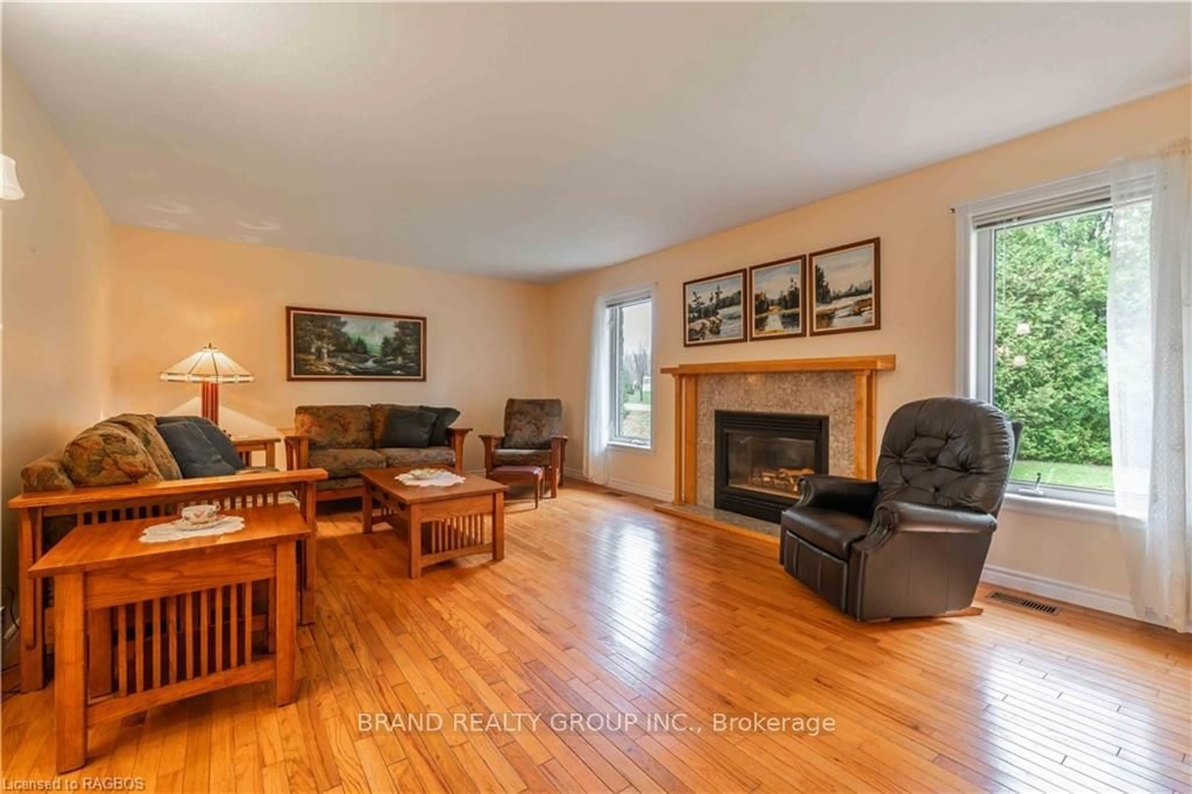 Living room with furniture, wood/laminate floor for 109 ALEXANDRIA ST, Georgian Bluffs Ontario N0H 1S0