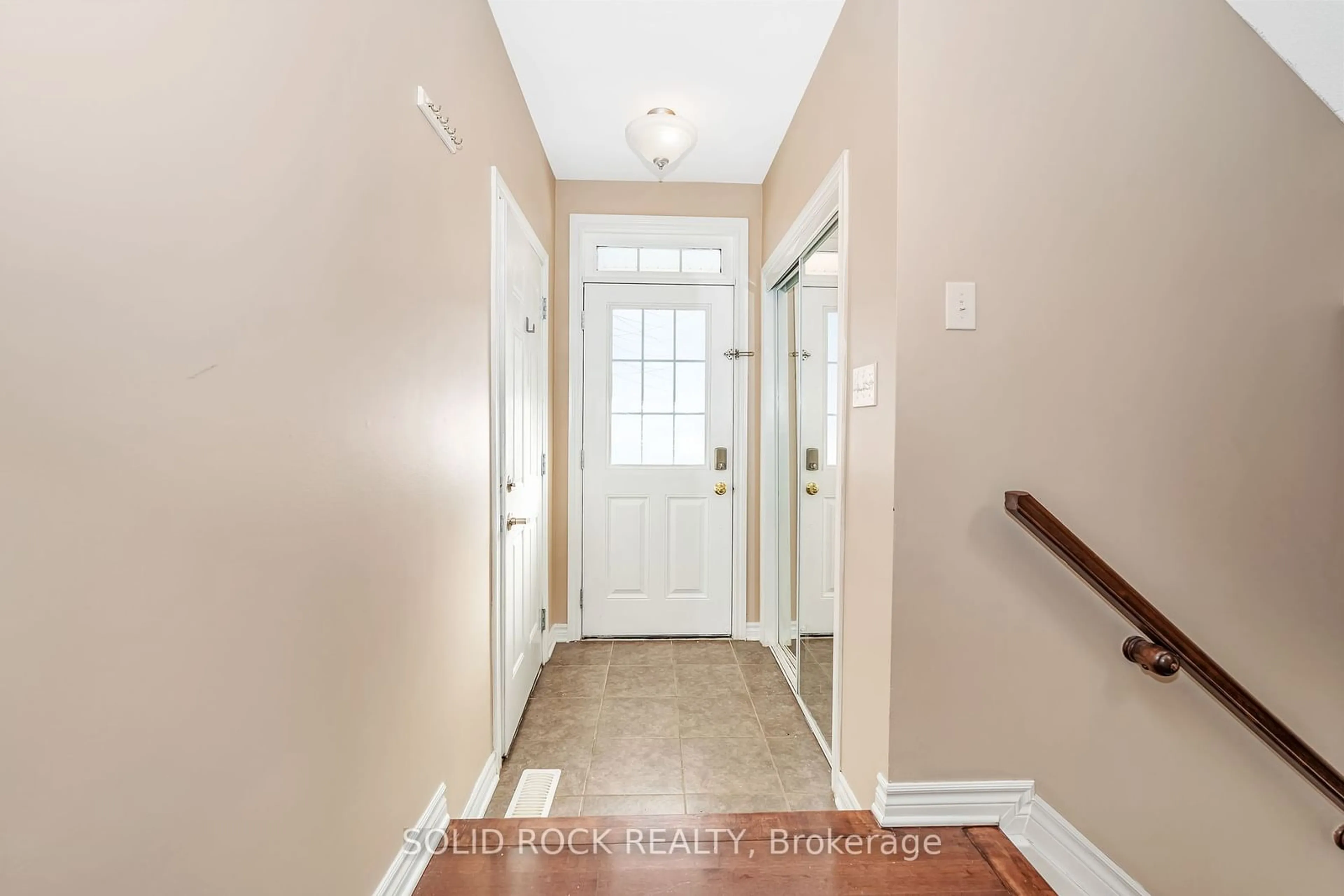 Indoor entryway for 3121 BURRITTS RAPIDS Pl, Barrhaven Ontario K2J 0S8