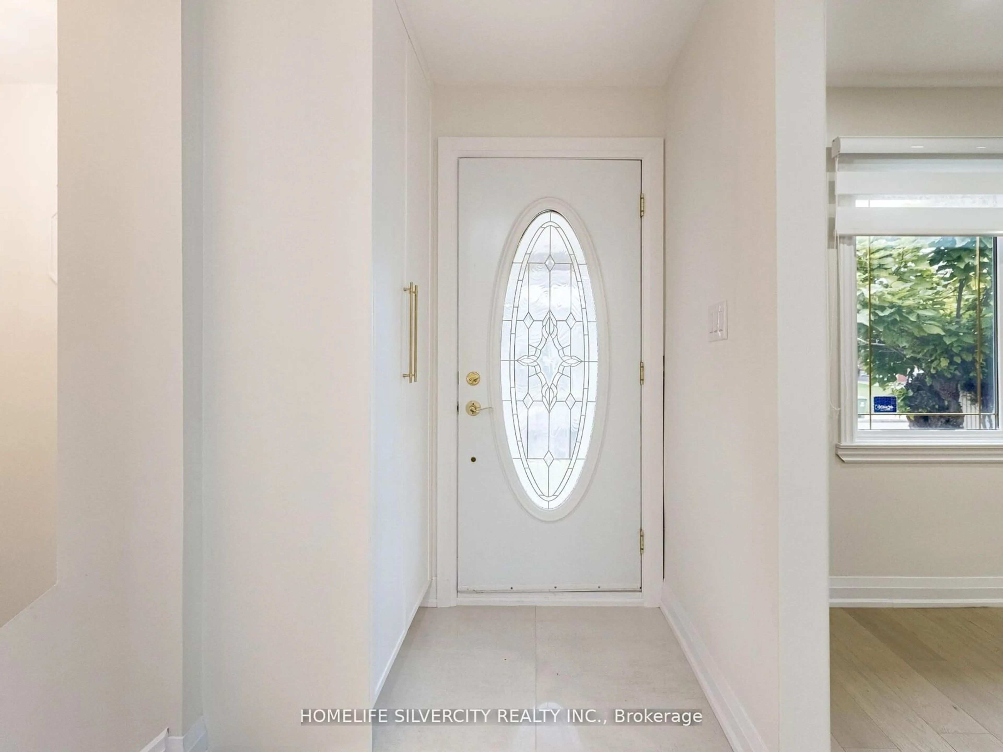 Indoor entryway for 47 Alderney Ave, Hamilton Ontario L9A 2A6