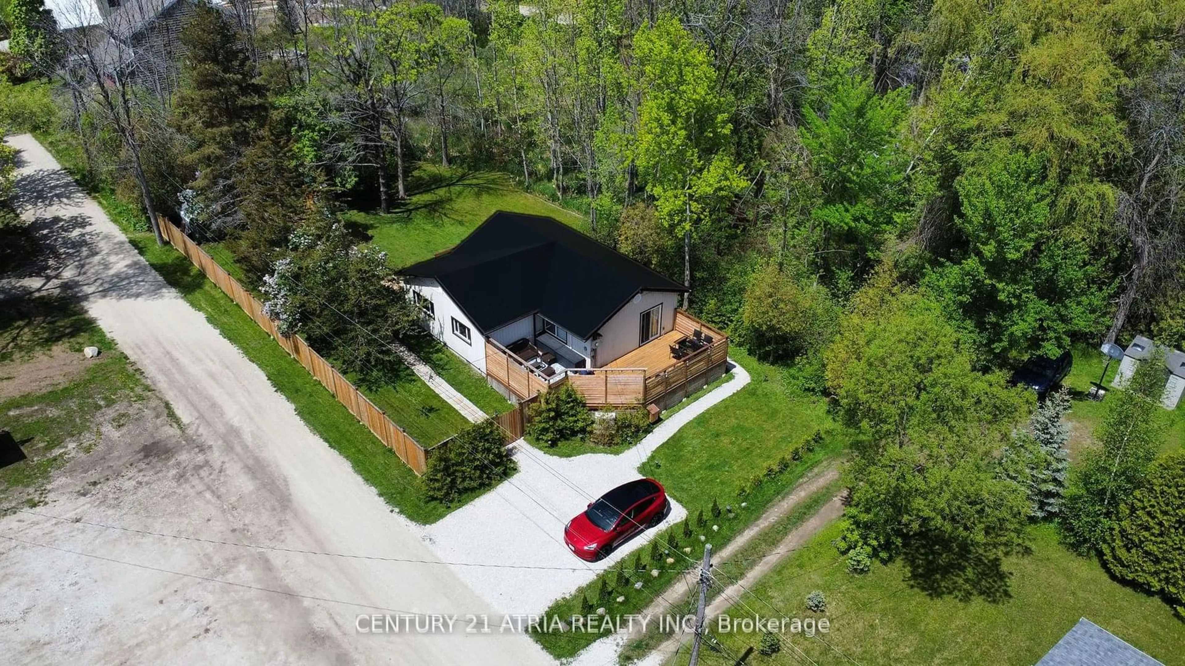 A pic from outside/outdoor area/front of a property/back of a property/a pic from drone, street for 162 Blue Mountain Dr, Blue Mountains Ontario L9Y 0K9