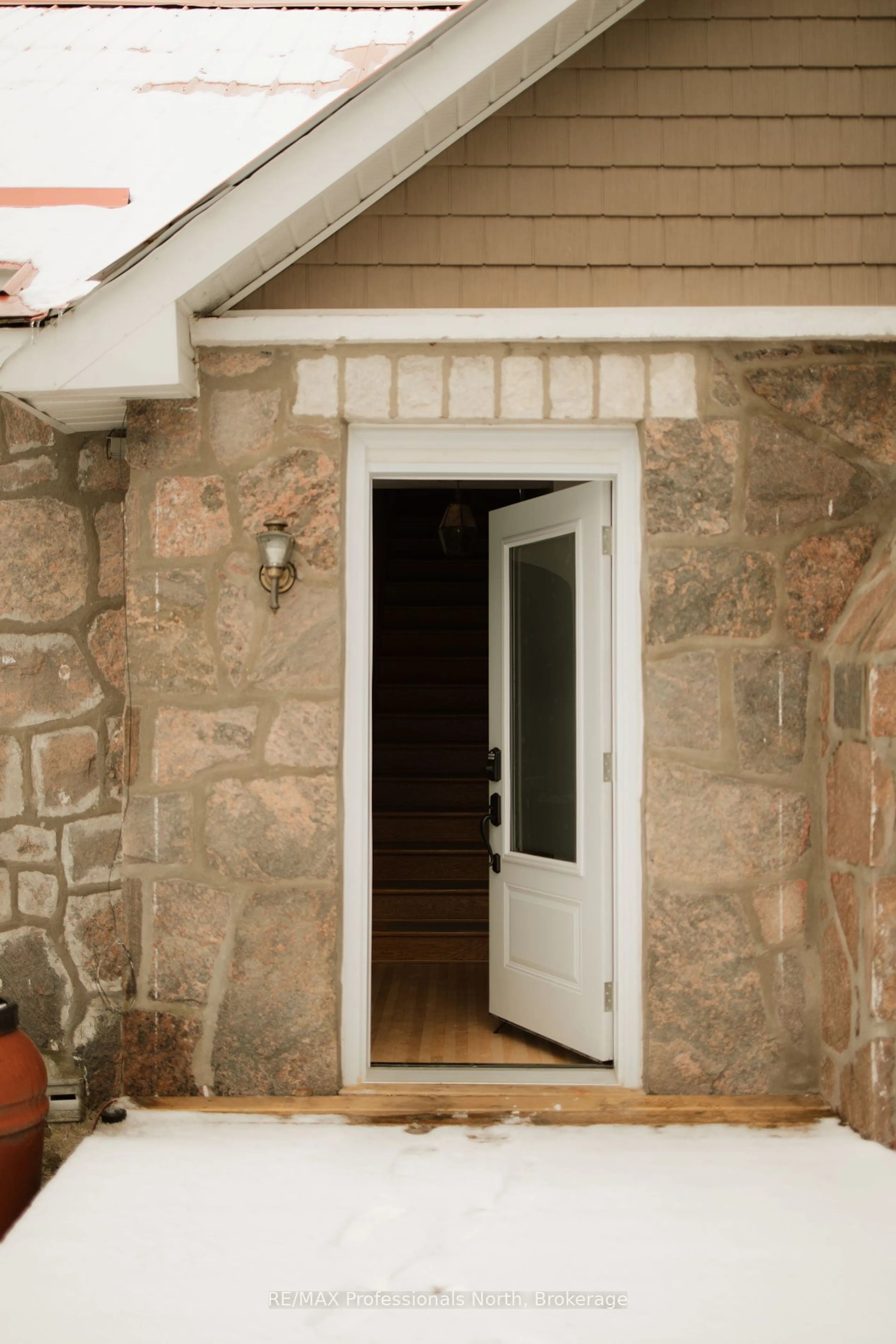 Indoor entryway for 259 Highland St, Dysart et al Ontario K0M 1S0