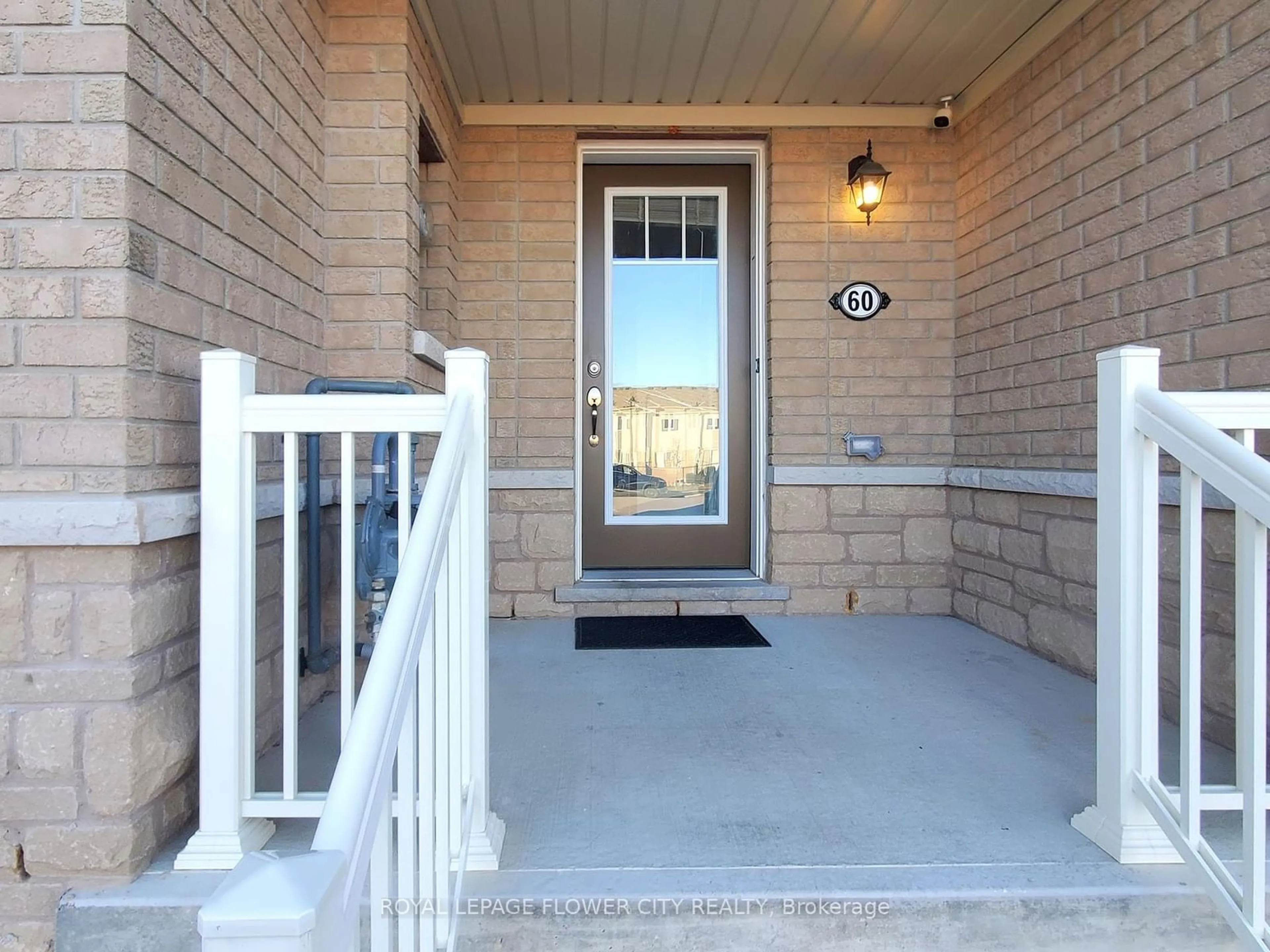 Indoor entryway for 60 Cole Cres, Brantford Ontario N3T 0P4