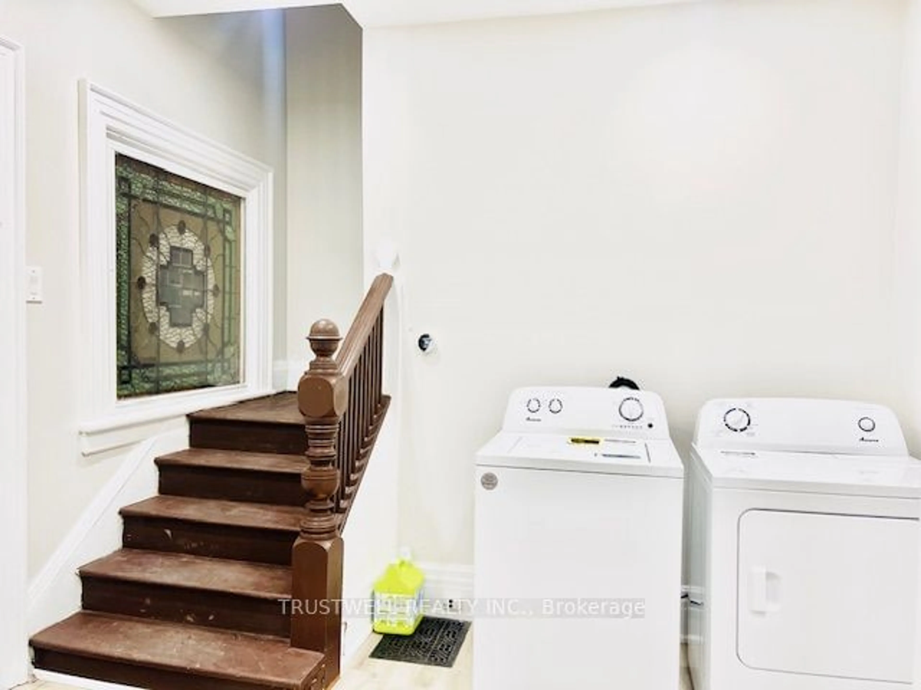 Laundry room for 4440 Huron St, Niagara Falls Ontario L2E 2G9