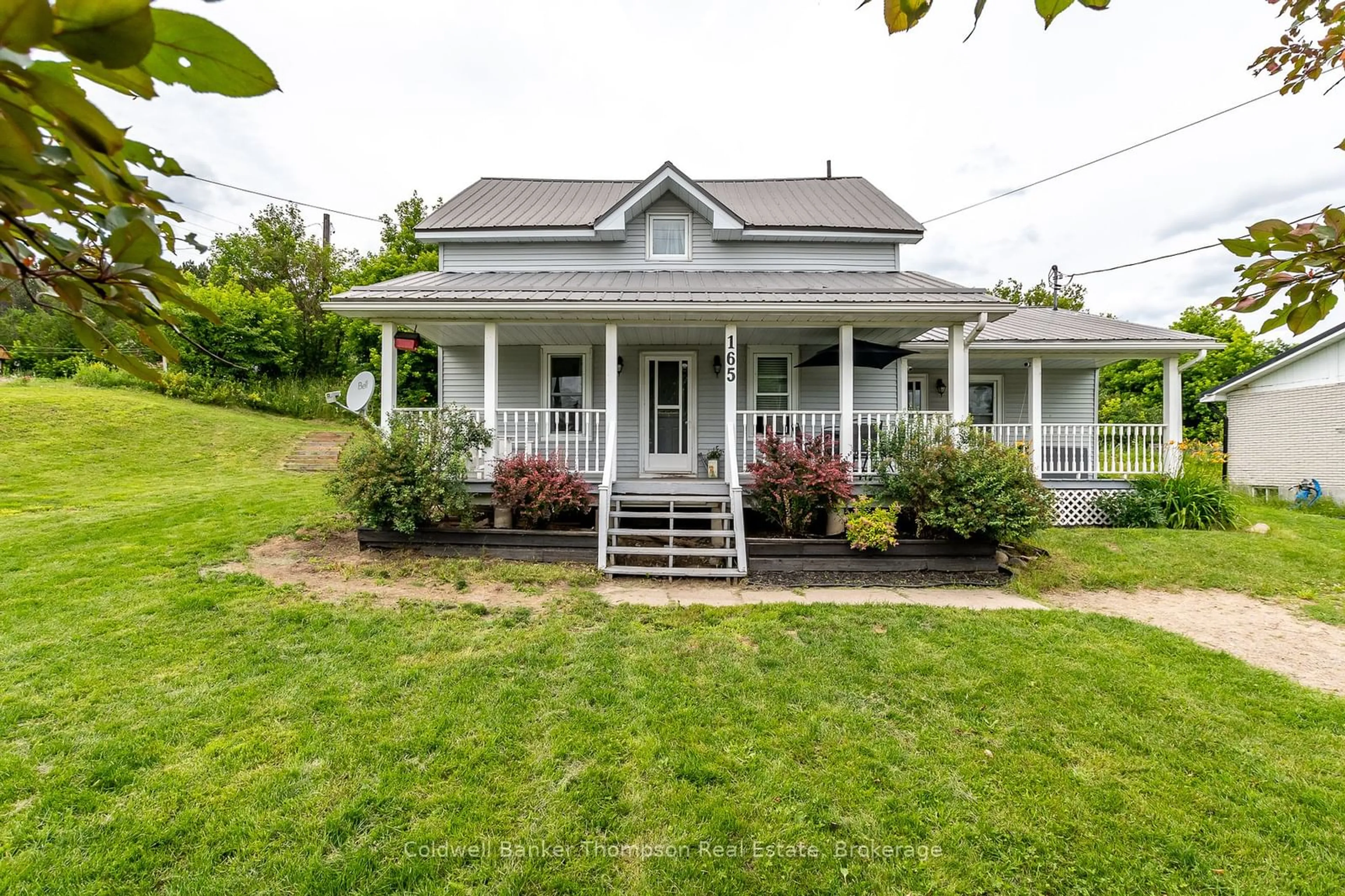 A pic from outside/outdoor area/front of a property/back of a property/a pic from drone, street for 165 YONGE St, Burk's Falls Ontario P0A 1C0