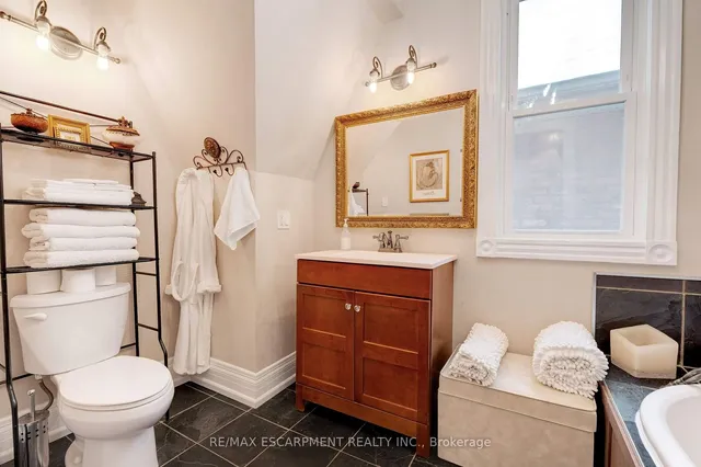Additional property image - 80 Alanson St