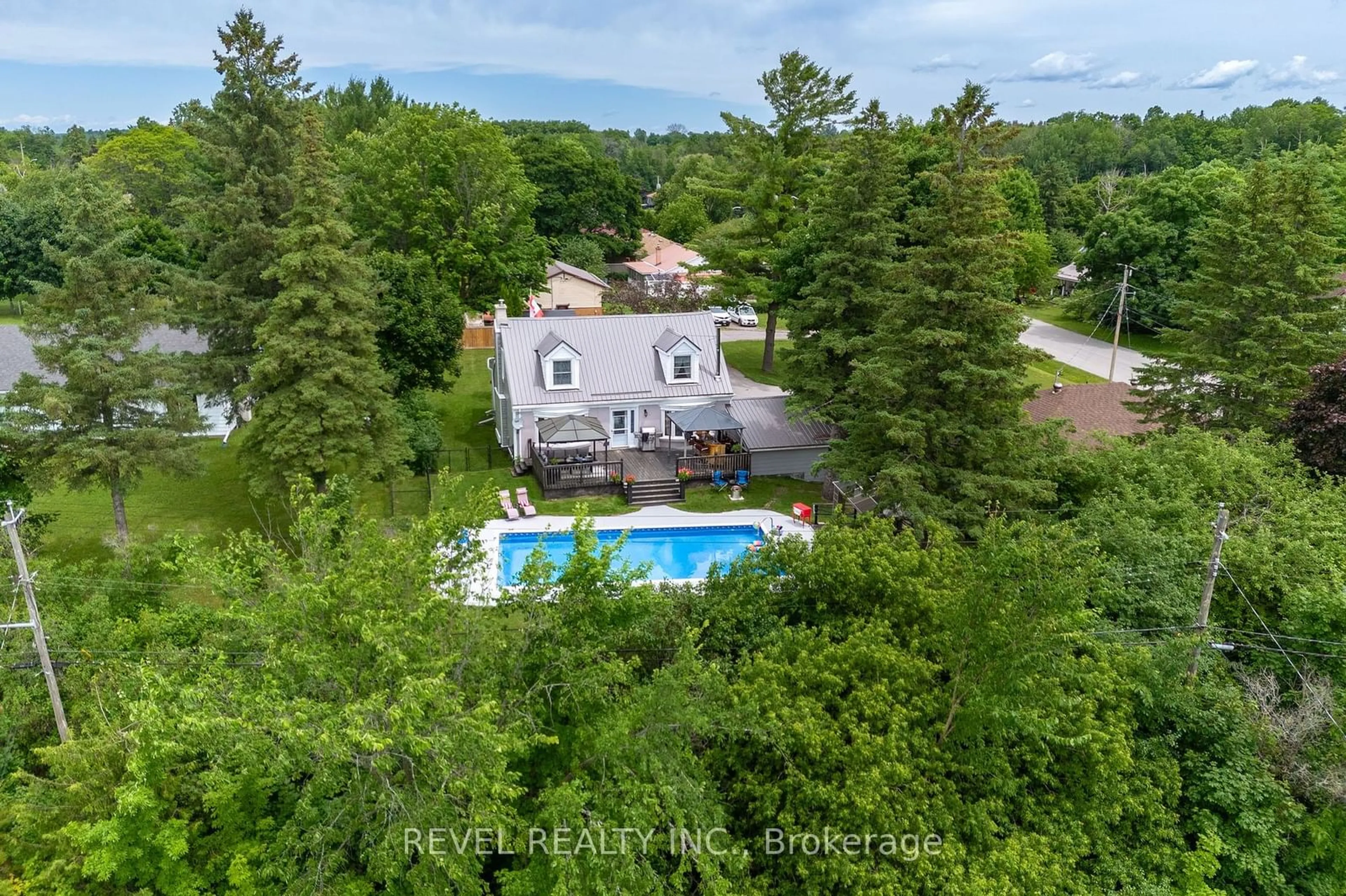 A pic from outside/outdoor area/front of a property/back of a property/a pic from drone, water/lake/river/ocean view for 77 Bond St, Kawartha Lakes Ontario K0M 1N0