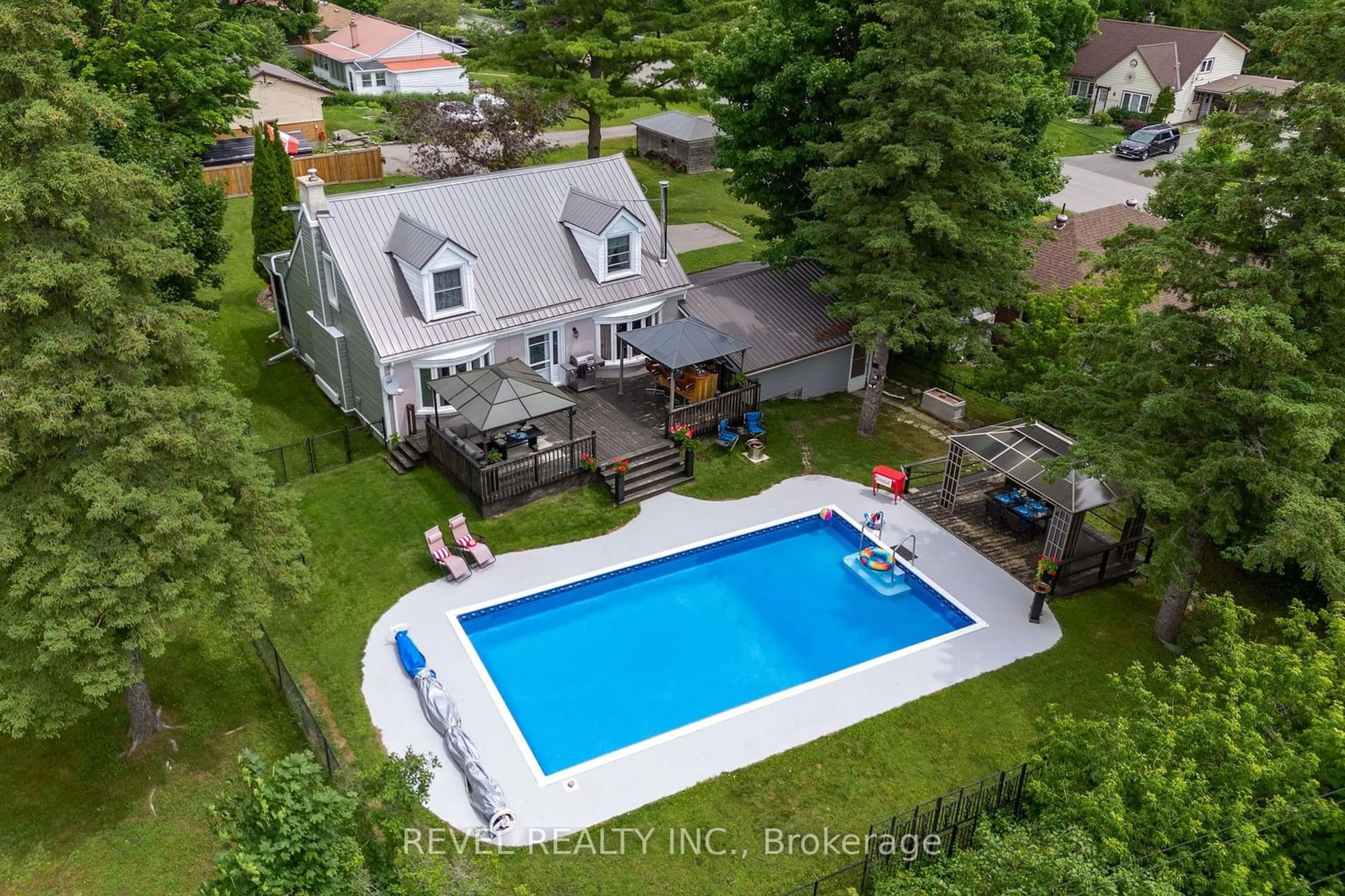 A pic from outside/outdoor area/front of a property/back of a property/a pic from drone, water/lake/river/ocean view for 77 Bond St, Kawartha Lakes Ontario K0M 1N0