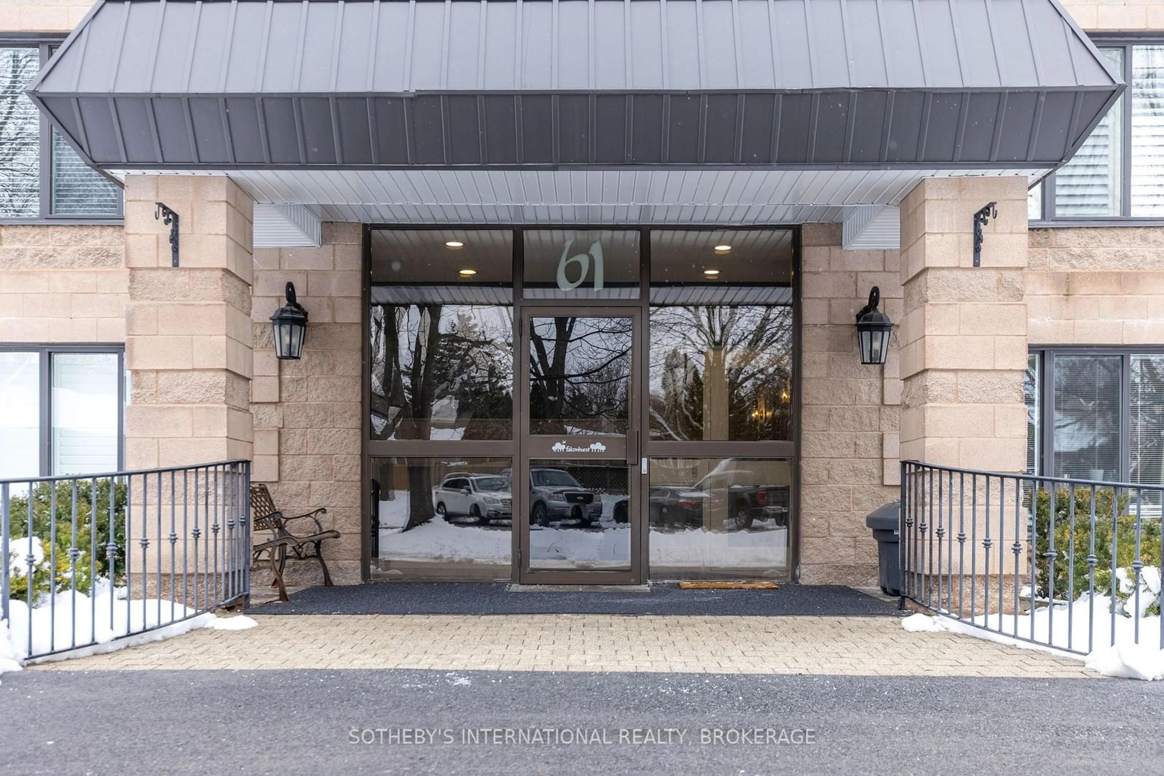 Indoor foyer for 61 Paffard St #403, Niagara-on-the-Lake Ontario L0S 1J0