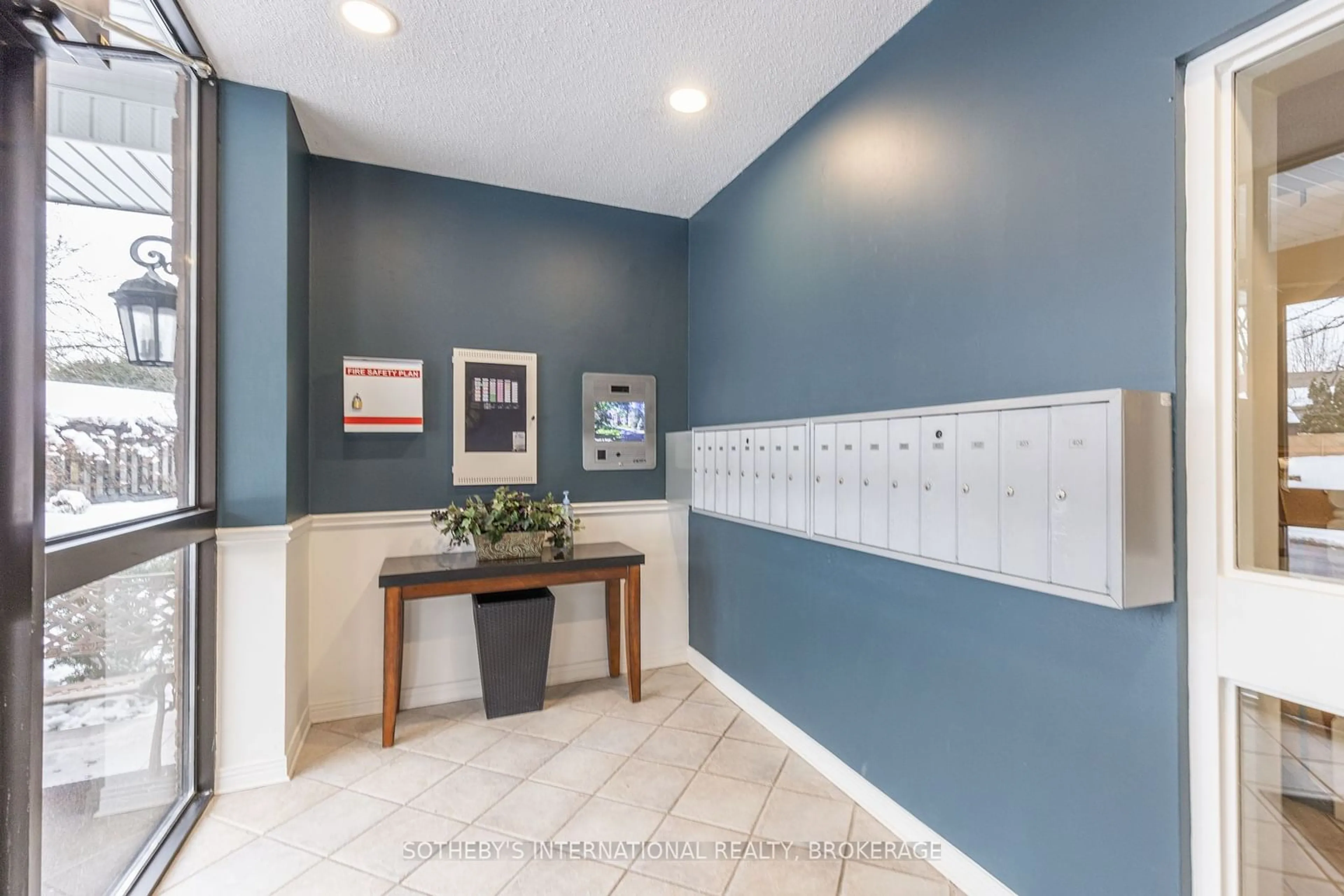 Indoor foyer for 61 Paffard St #403, Niagara-on-the-Lake Ontario L0S 1J0